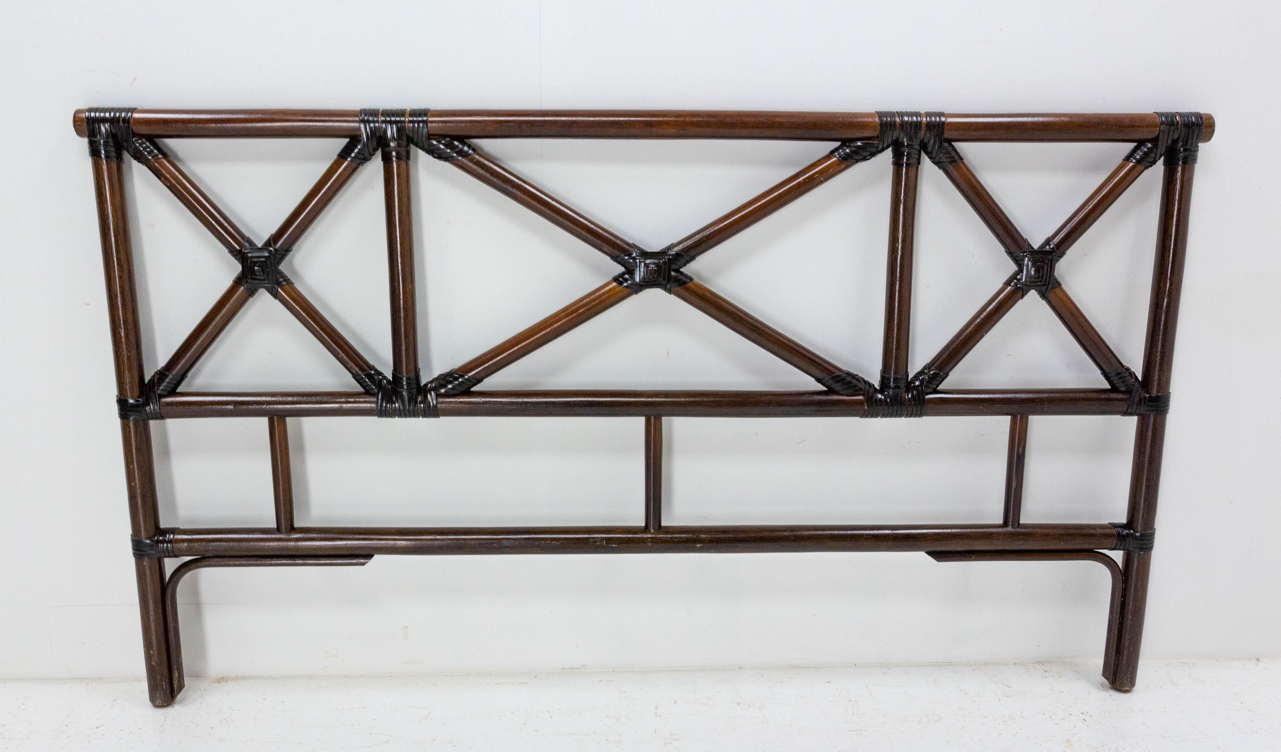 Rattan headboard with leather straps 1960
French, mid-century
Good vintage condition with minor signs of use  

Shipping:
L153 P4,5 H87 6,4kg.





