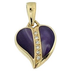 Pendentif cœur français en or jaune, diamants et cabochons violets Scapolite
