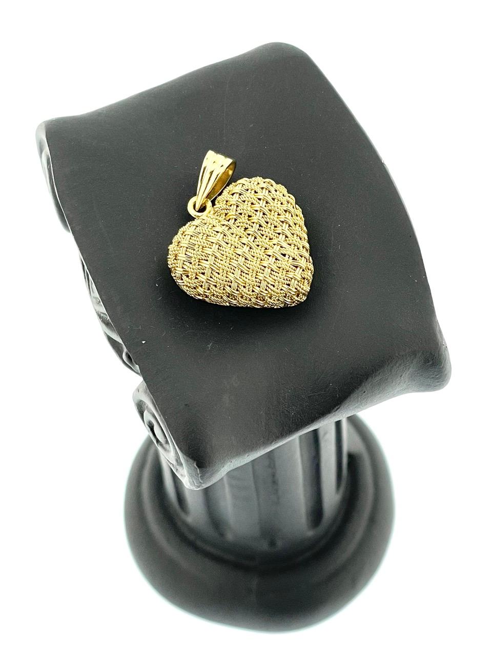 French Heart Pendant Yellow Gold Filigree For Sale 1