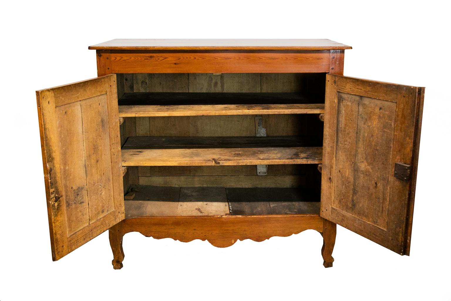 Francese Buffet di pino francese Heart Pine in vendita
