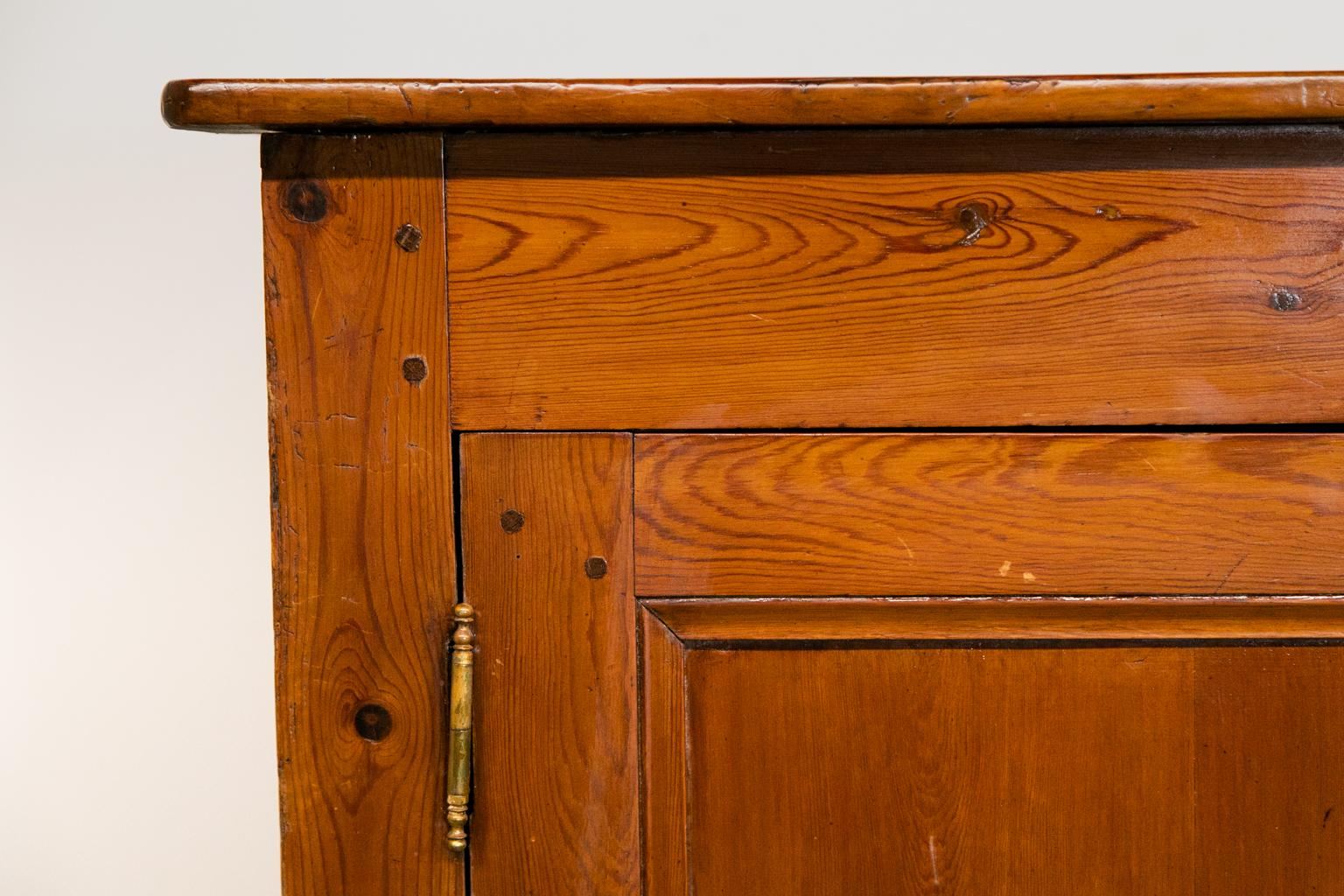 Metà XIX secolo Buffet di pino francese Heart Pine in vendita