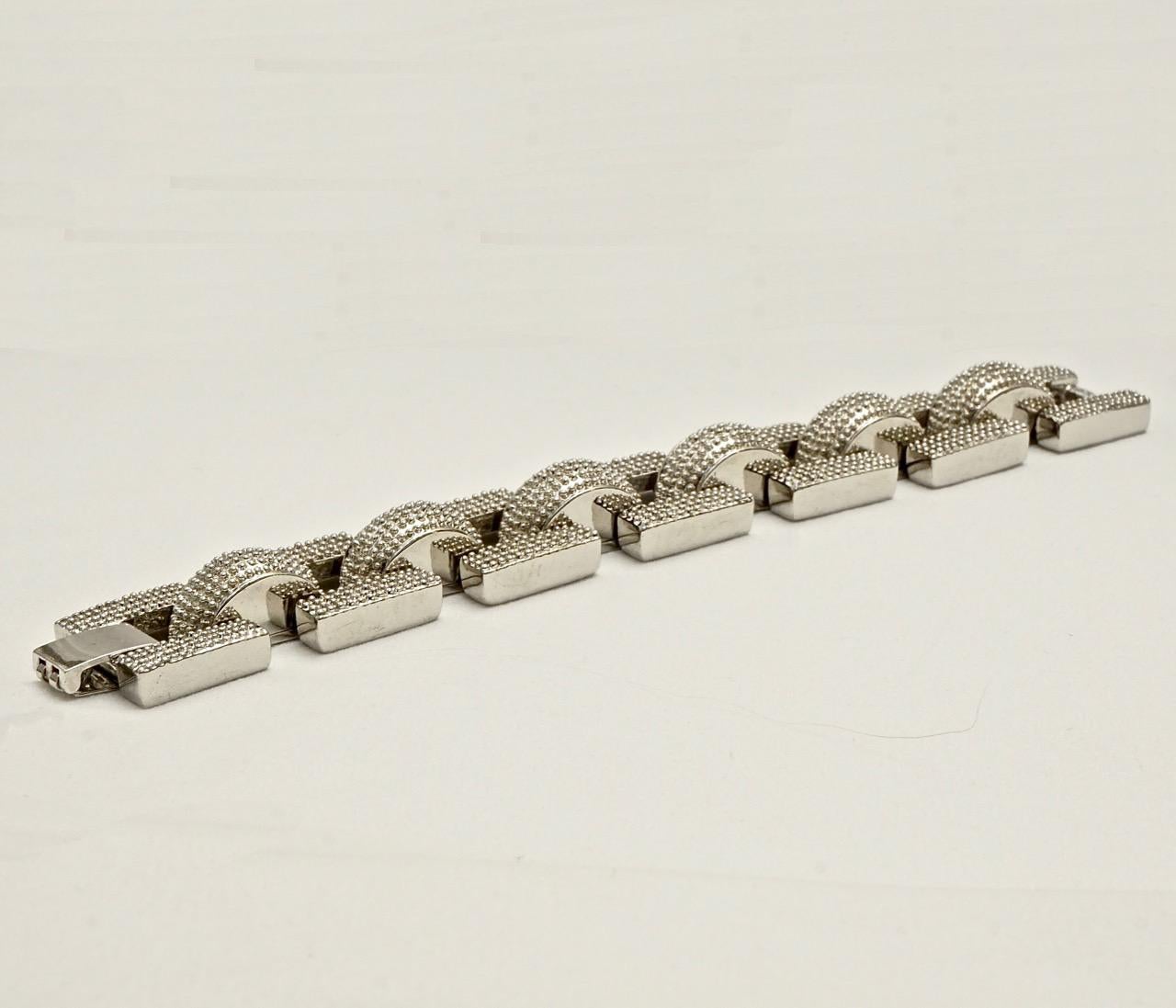 Schweres silbernes Gliederarmband im Tank-Stil mit Kuppeldekoration für Damen oder Herren im Angebot