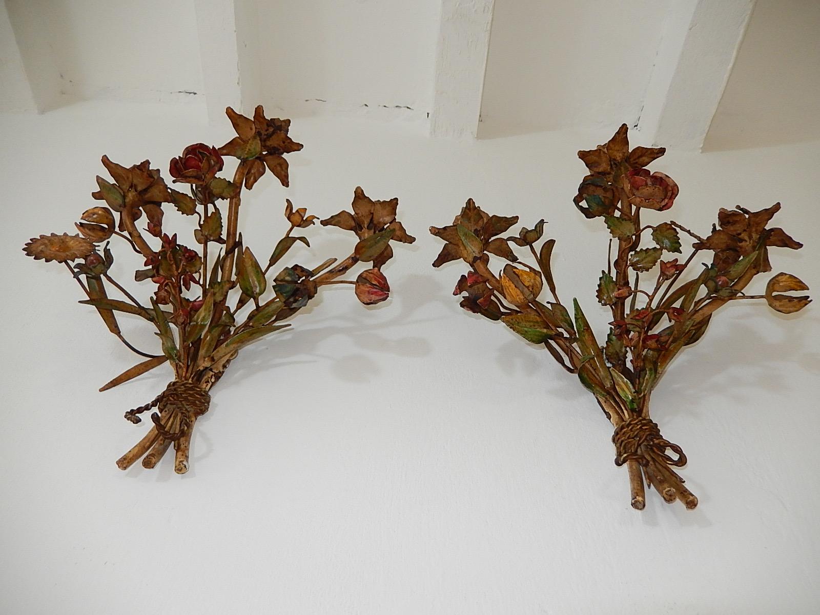 French Heavy Vibrant Colours Flowers Tole Sconces, 1900s In Good Condition In Modena (MO), Modena (Mo)