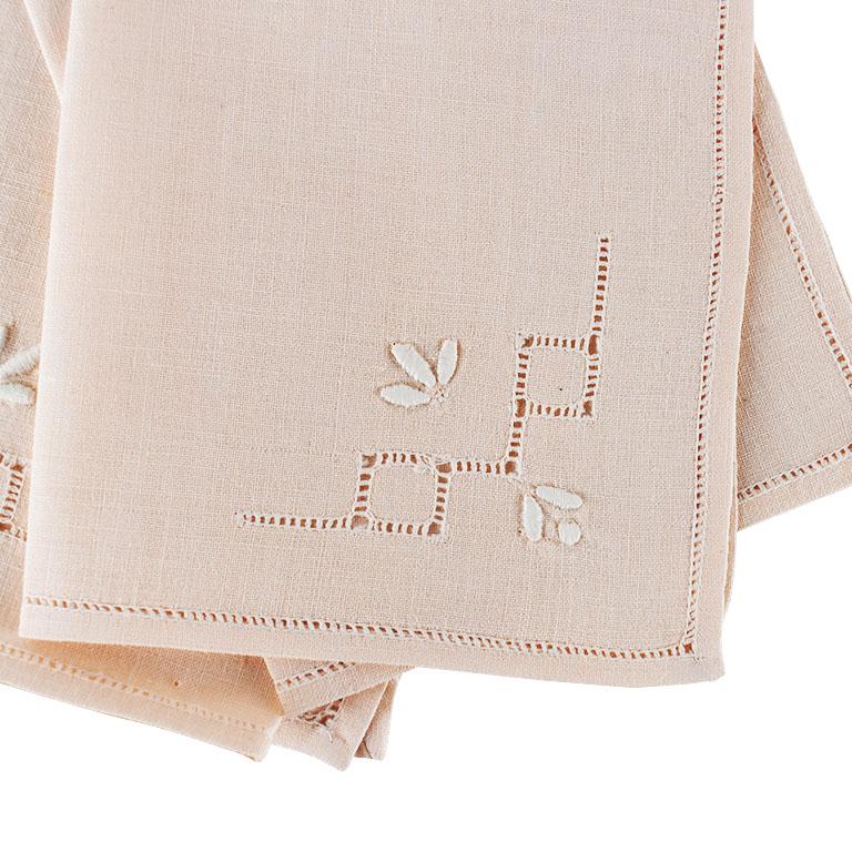 A set of beautiful vintage ballet pink linen table napkins. This set has been freshly dry cleaned and starched. (Man, these babies could Stand up on their own.) Each cloth napkin features a white embroidered flower at the bottom of each corner. The