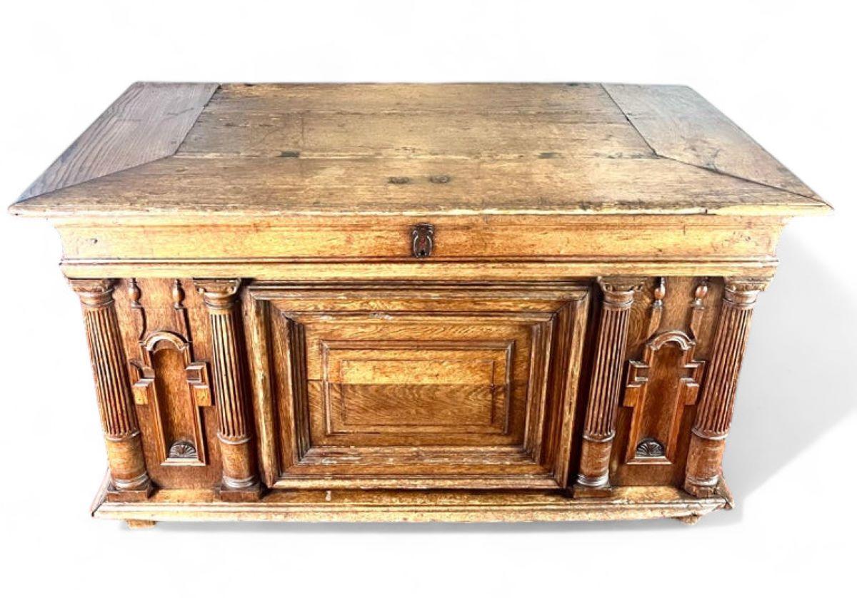 Hand-Carved French Henri IV / Renaissance Chest Desk in carved wood 17th - France For Sale