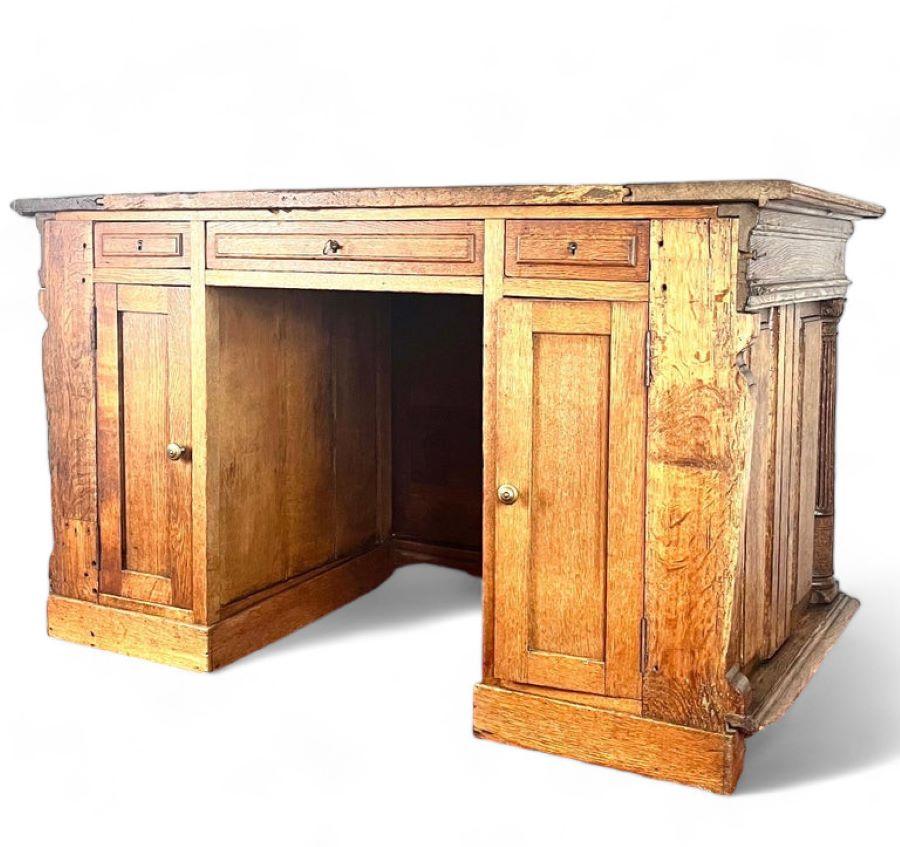 Bureau français Henri IV/Renaissance en bois sculpté 17ème - France en vente 1