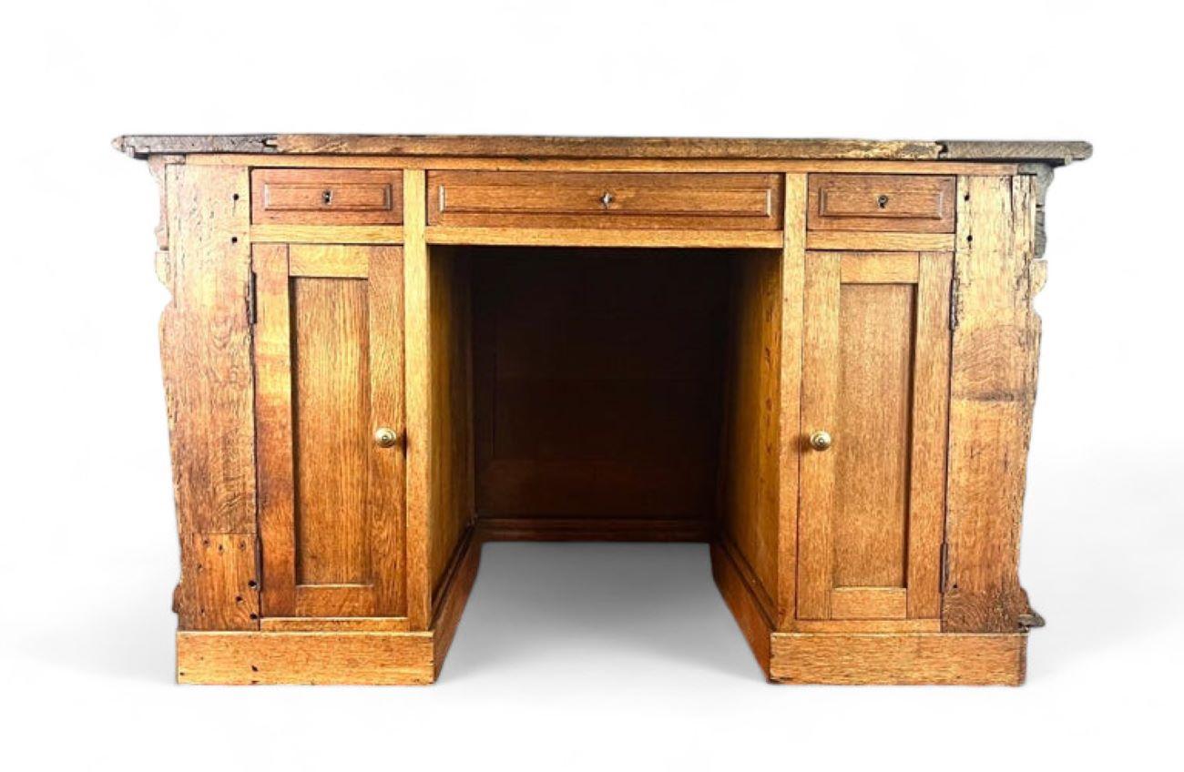 French Henri IV / Renaissance Chest Desk in geschnitztem Holz 17 - Frankreich im Angebot 3