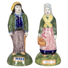 Pareja de figuras francesas de loza de Henriot Quimper