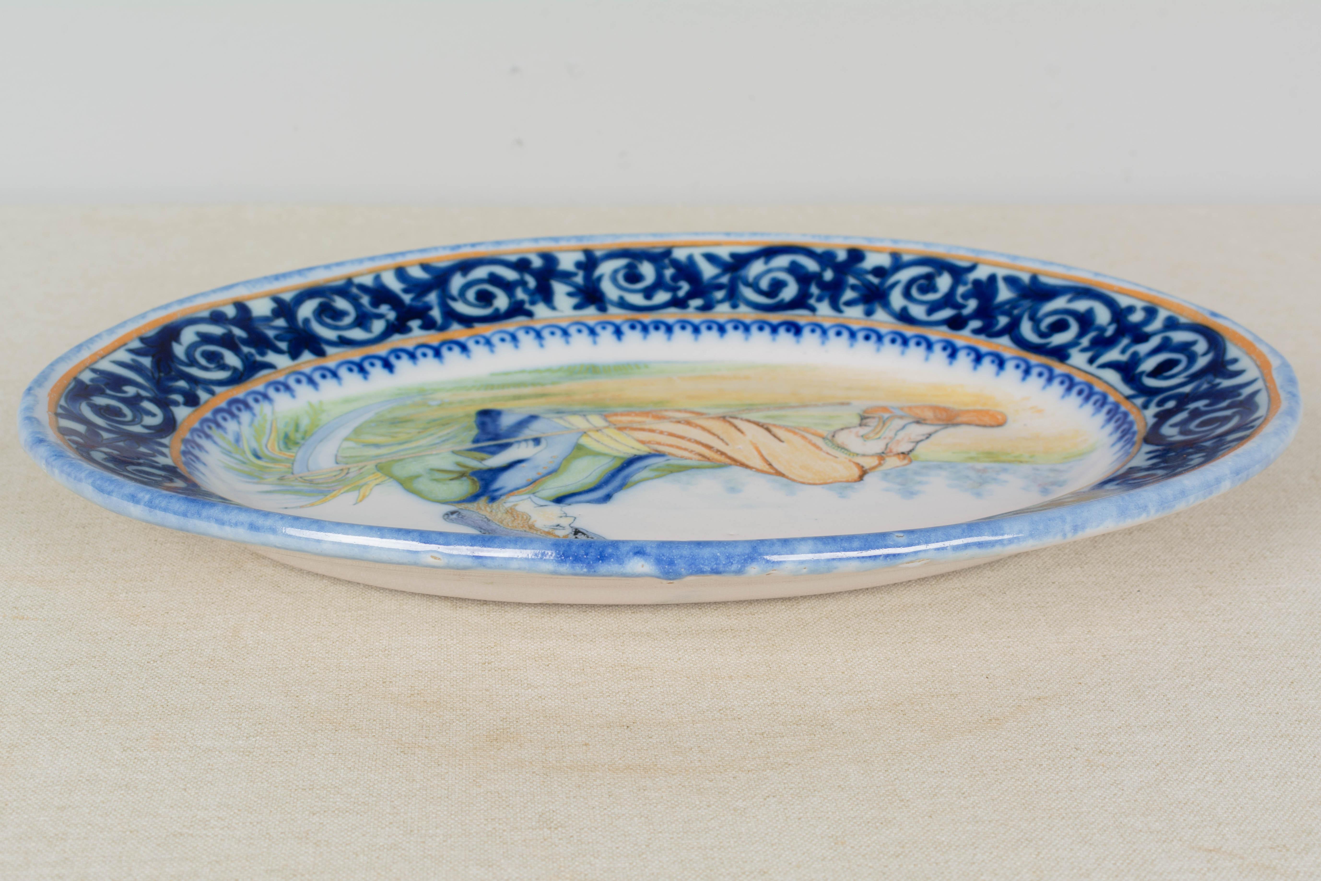 Plato francés de loza Henriot Quimper Pintado a mano en venta