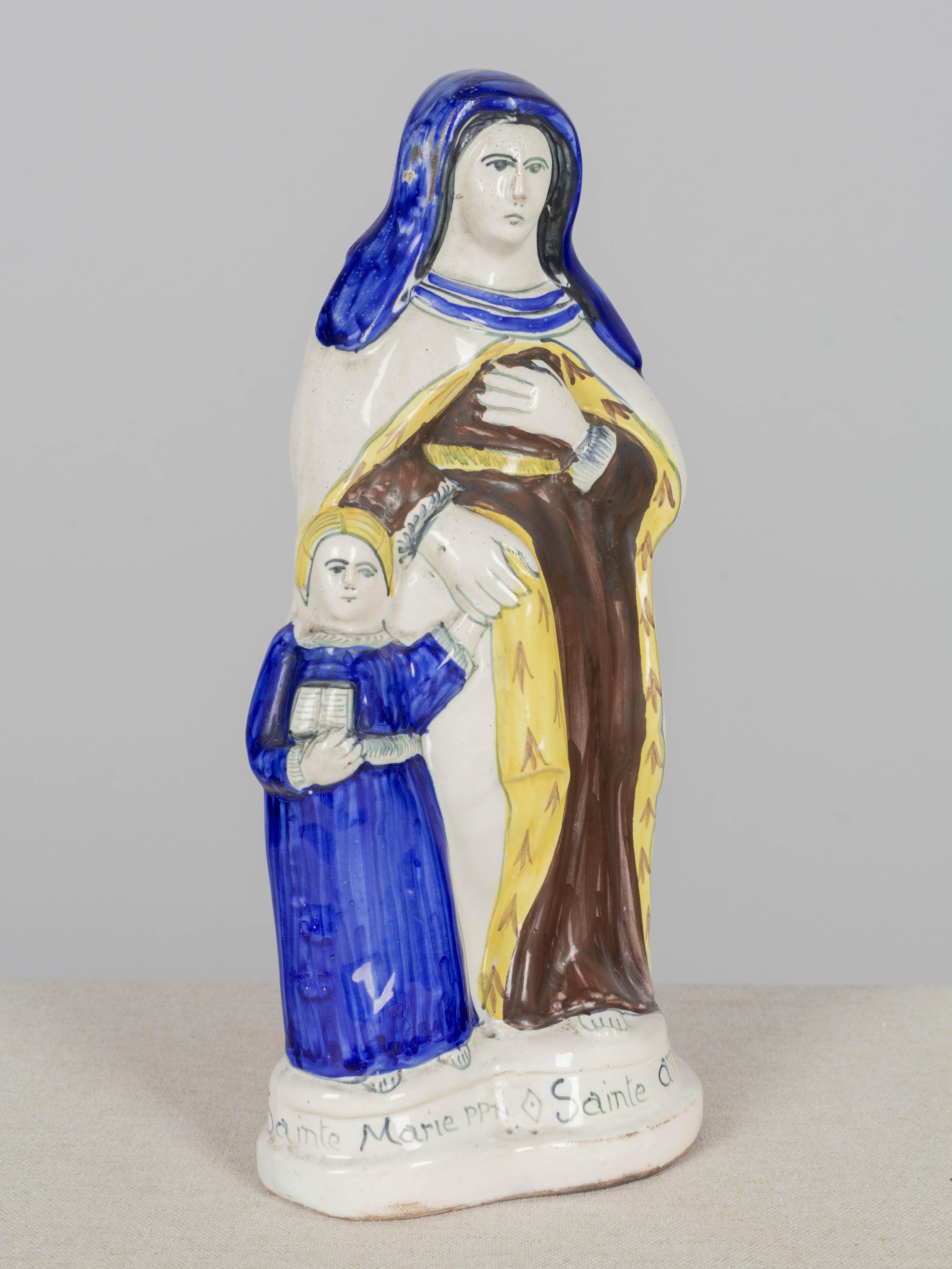 Estatua francesa de loza Henriot Quimper de la Virgen María y Santa Ana Primitivo en venta