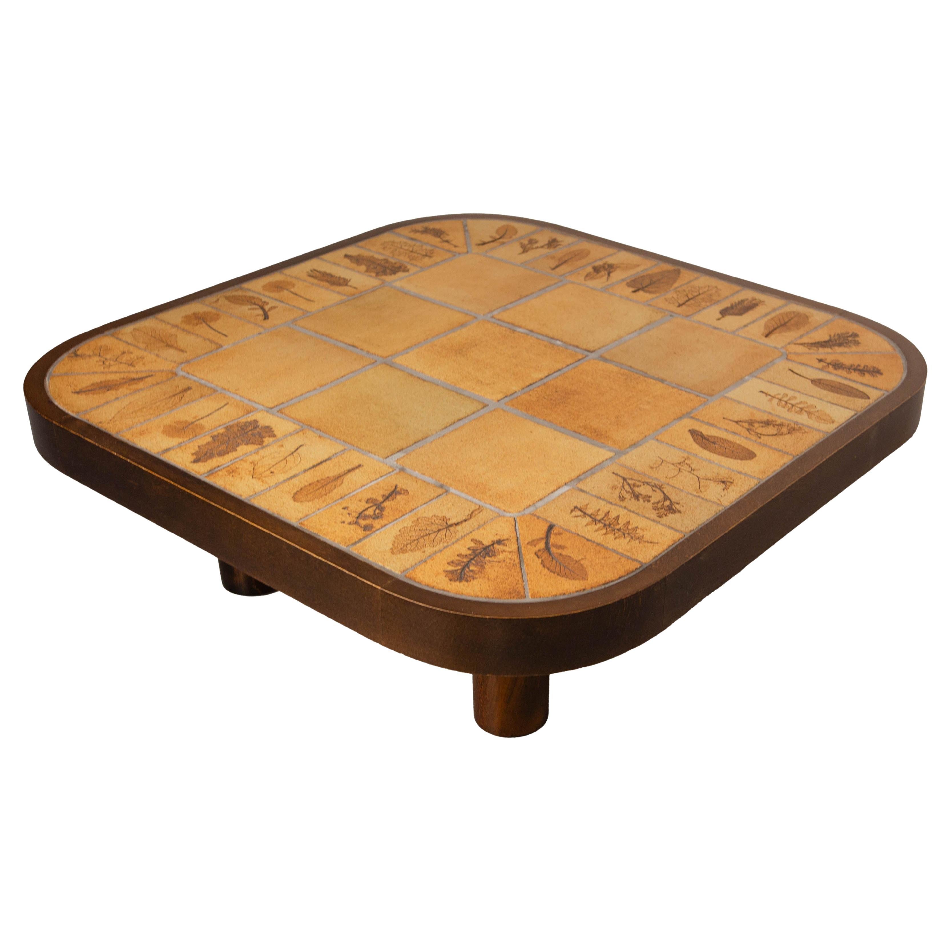 Mid-Century Modern Table basse en forme d'herbier, carreaux de Vallauris dans le style Capron, circa 1970 en vente