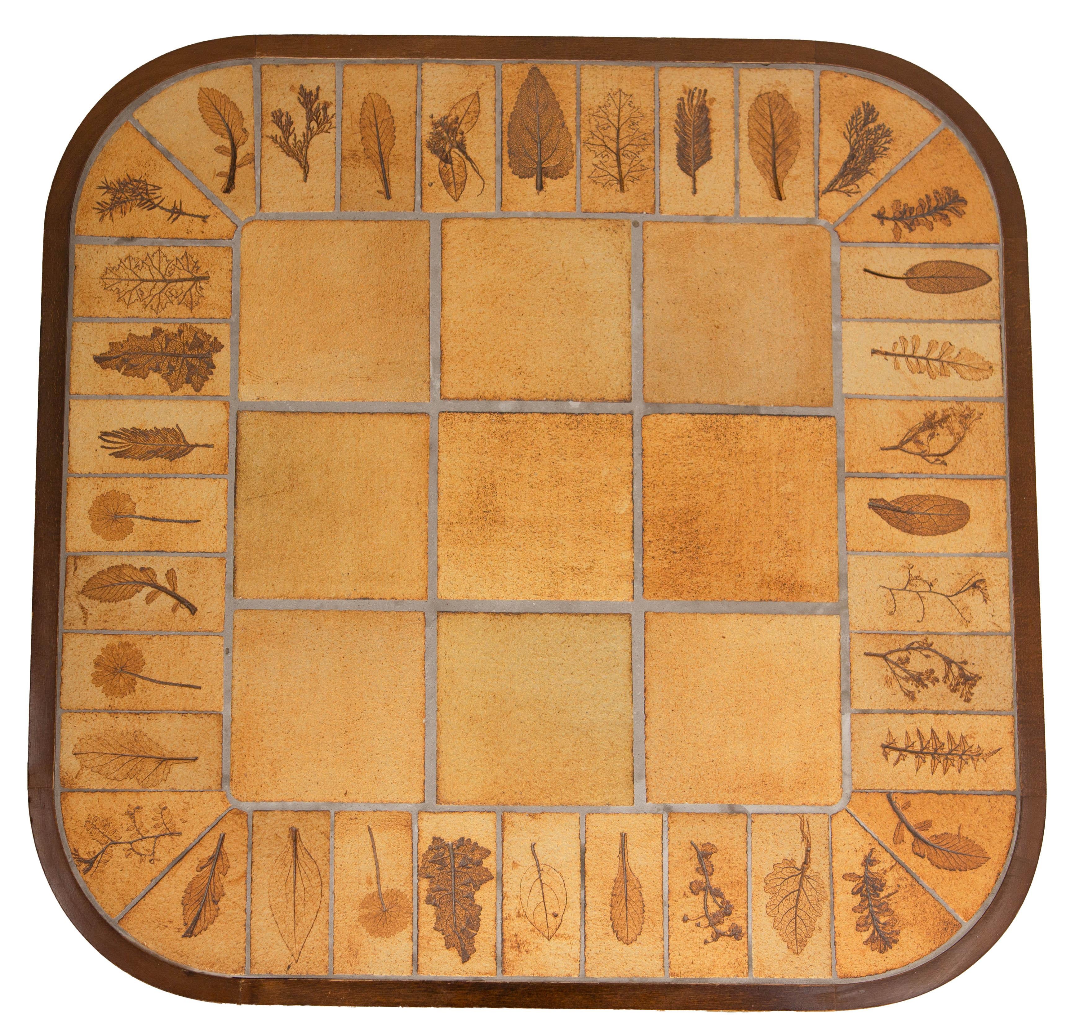 Table basse en forme d'herbier, carreaux de Vallauris dans le style Capron, circa 1970 Bon état - En vente à Labrit, Landes