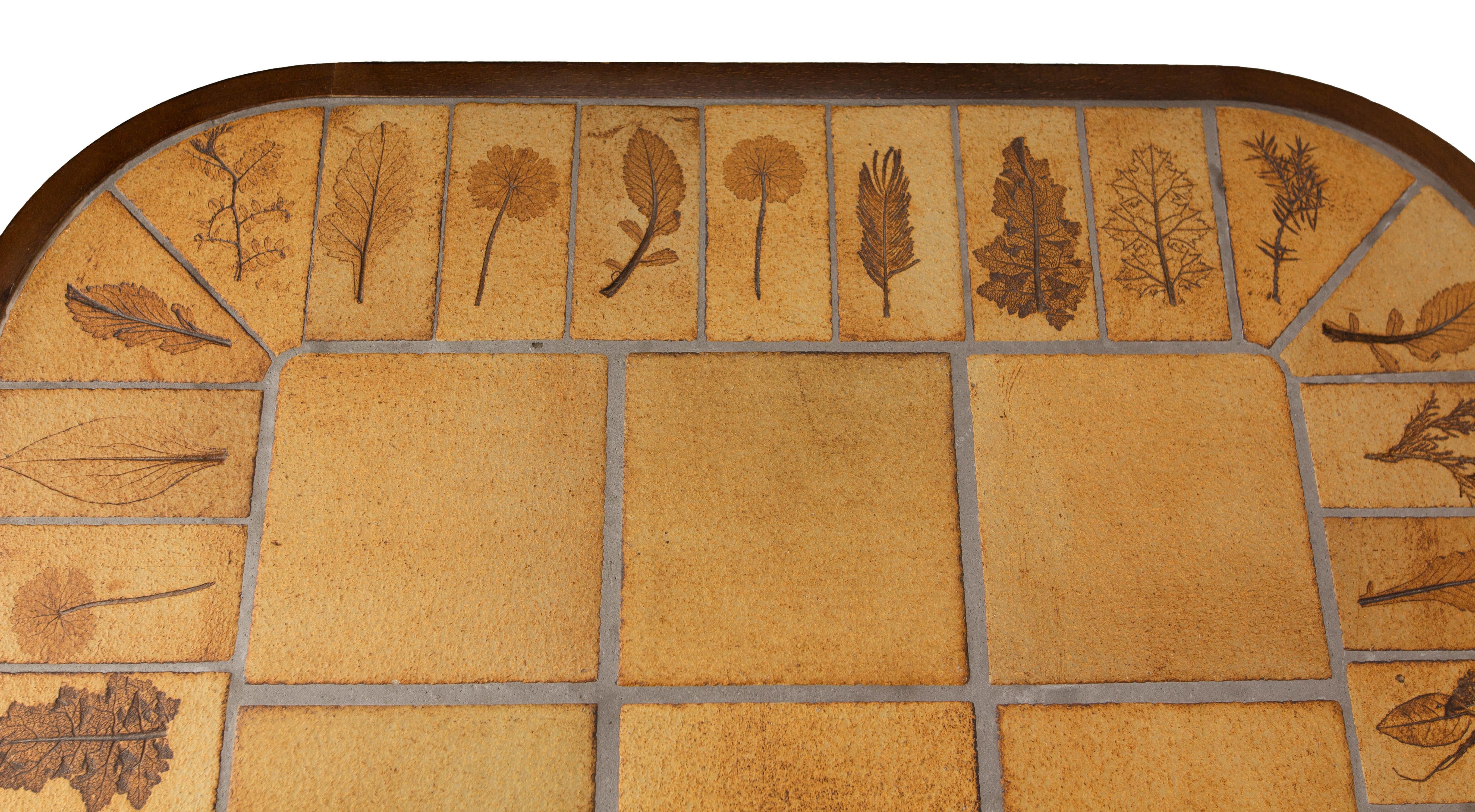 Table basse en forme d'herbier, carreaux de Vallauris dans le style Capron, circa 1970 en vente 2