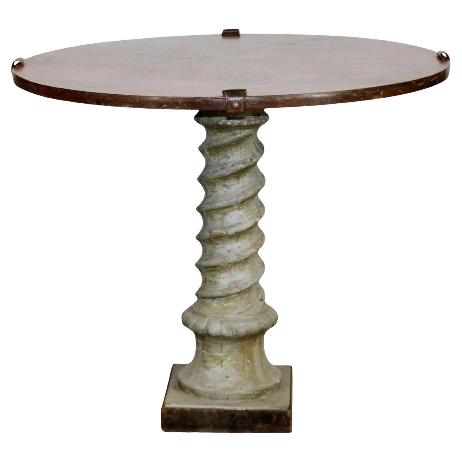 Table d'entrée du patrimoine français avec base à piédestal en pierre moulée et plateau en fer en vente