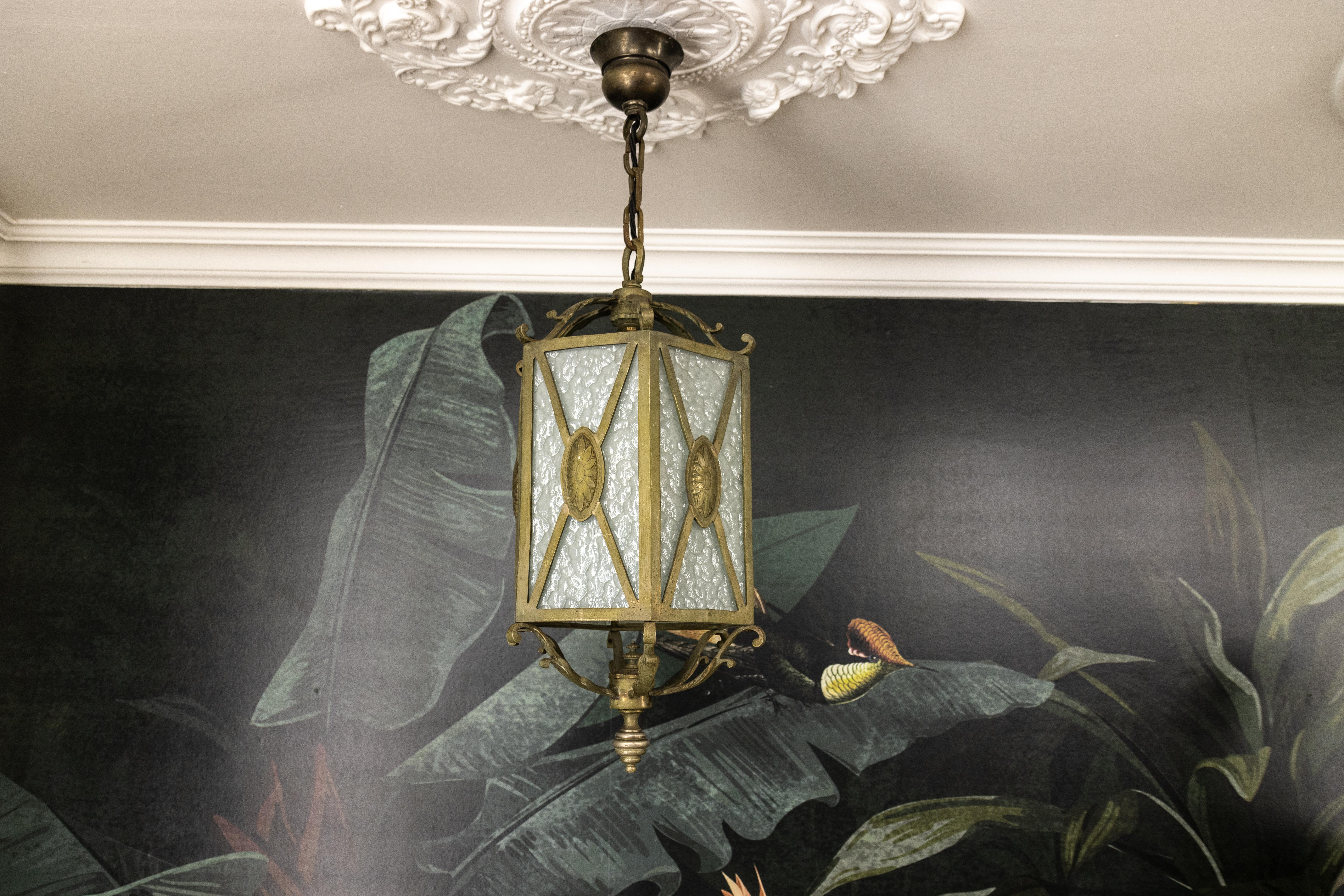 Lanterne hexagonale française en bronze et verre texturé dépoli, années 1920 en vente 4