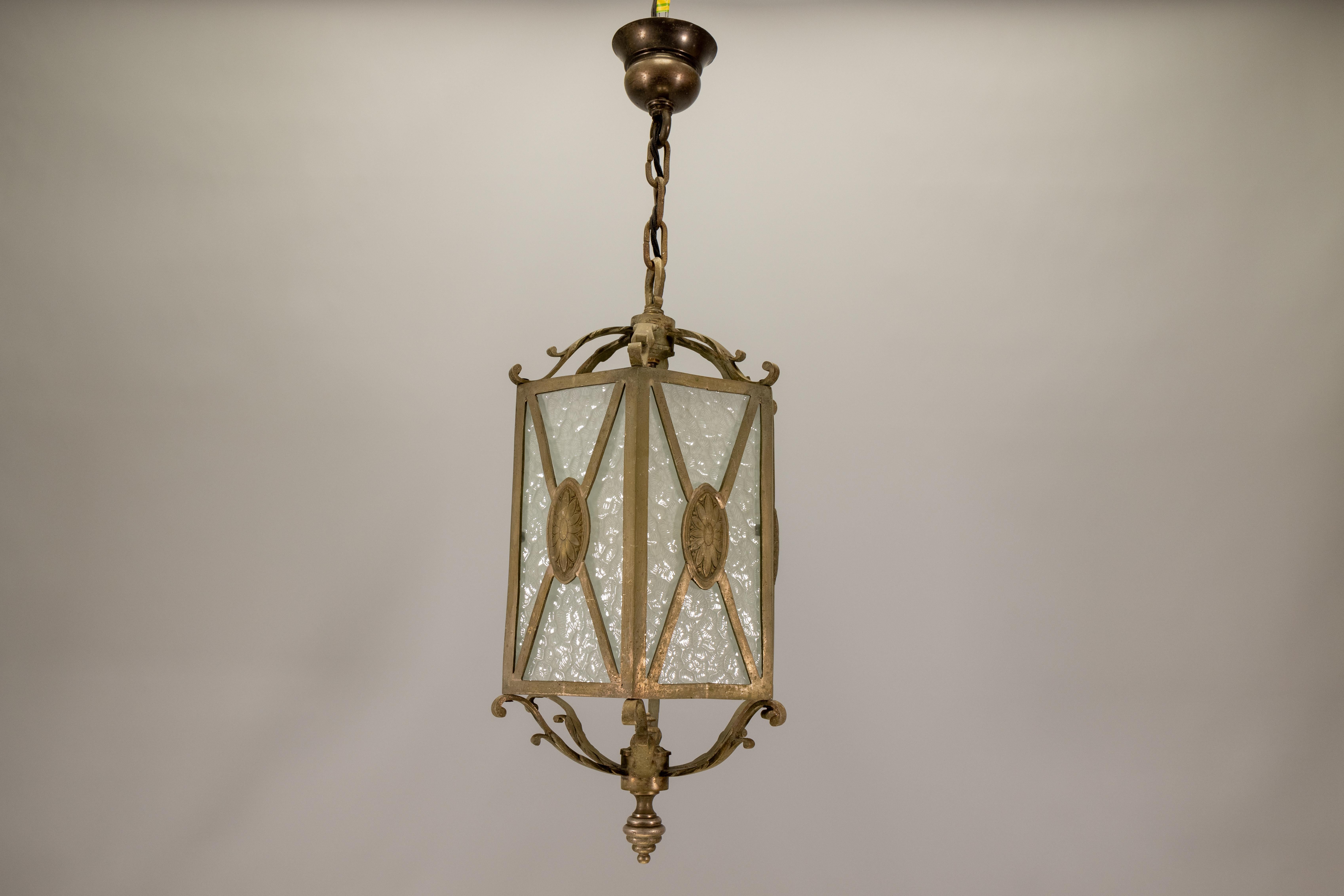 Lanterne hexagonale française en bronze et verre texturé dépoli, années 1920 en vente 5