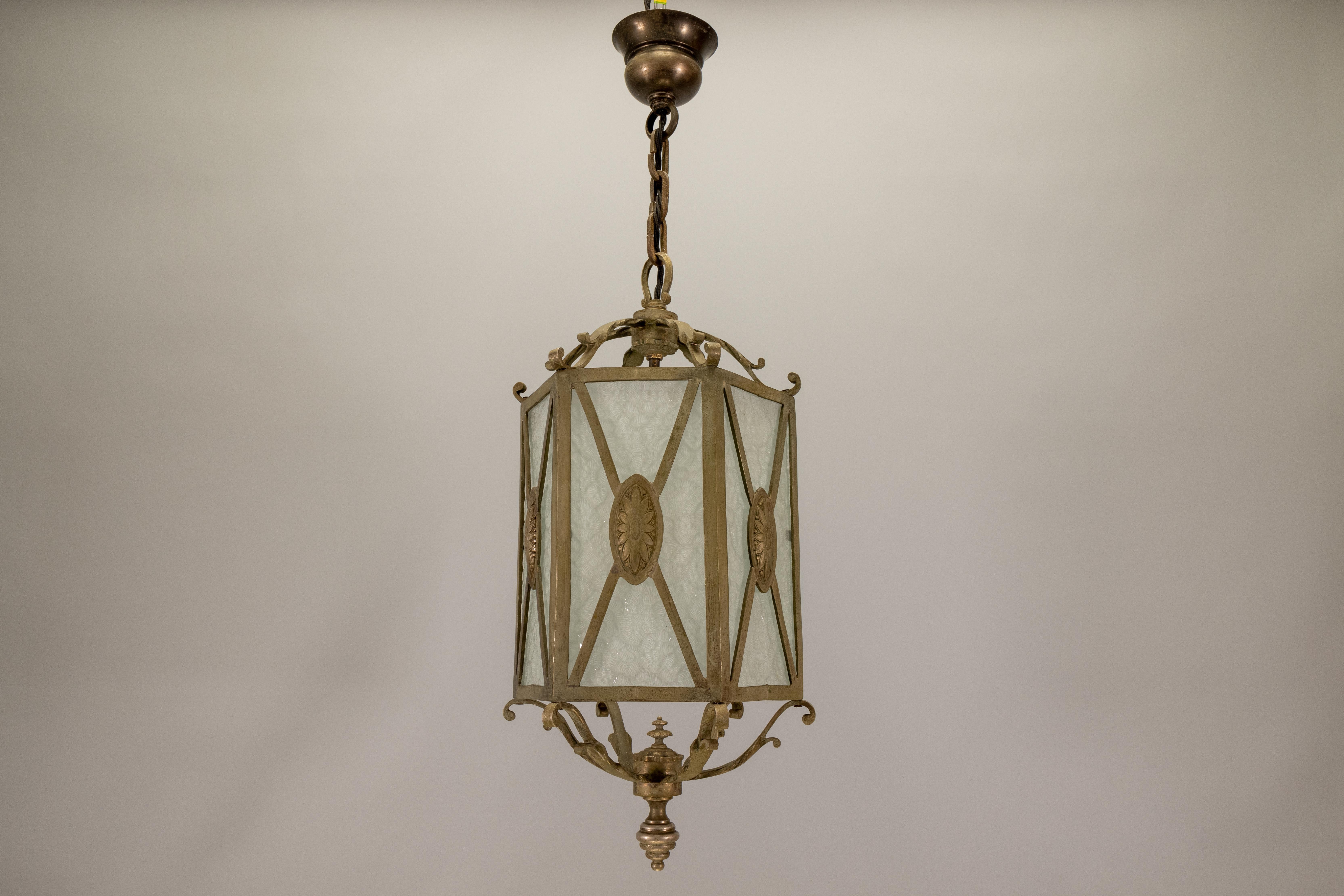 Lanterne hexagonale française en bronze et verre texturé dépoli, années 1920 en vente 6