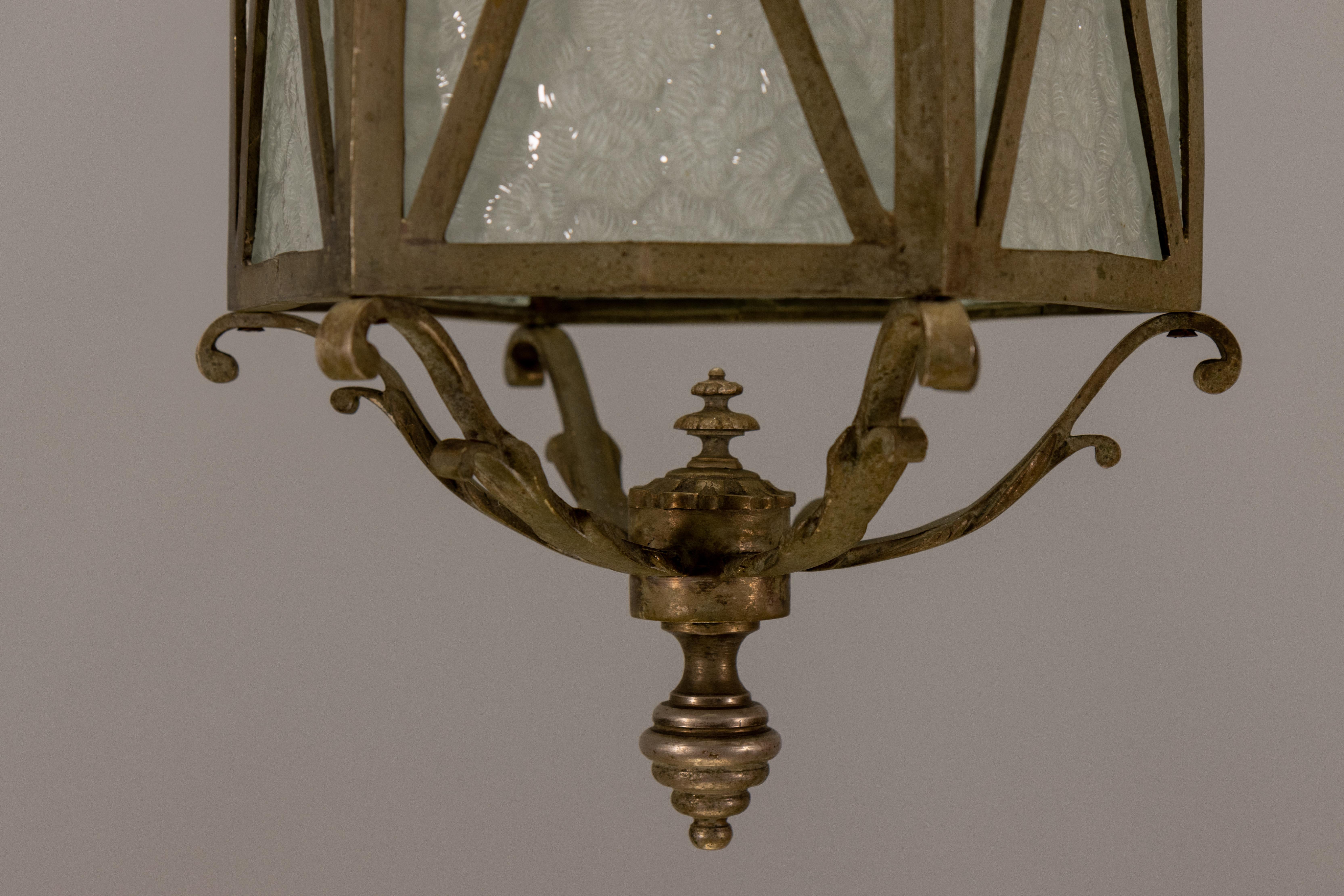 Lanterne hexagonale française en bronze et verre texturé dépoli, années 1920 en vente 8