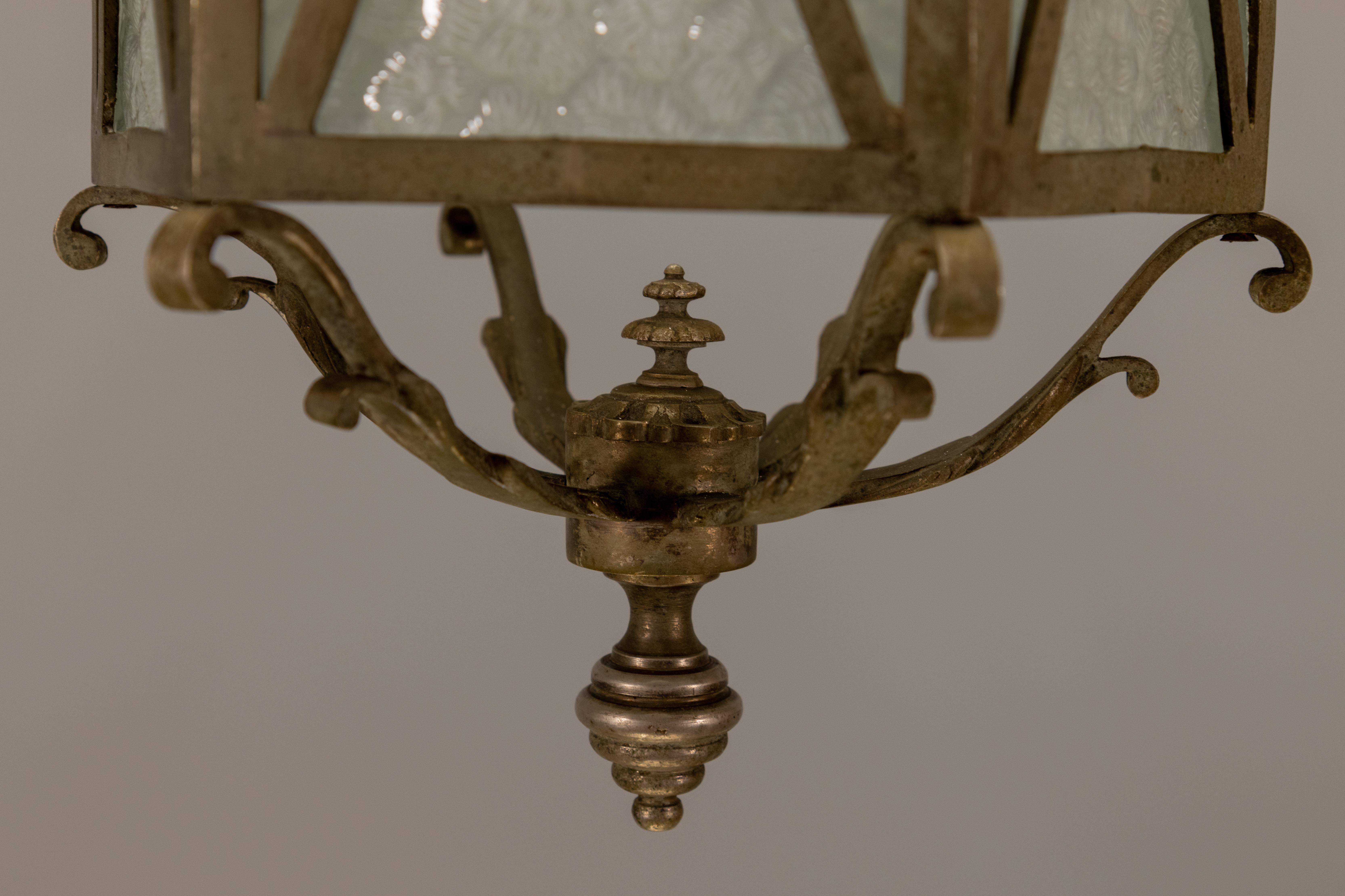 Lanterne hexagonale française en bronze et verre texturé dépoli, années 1920 en vente 9