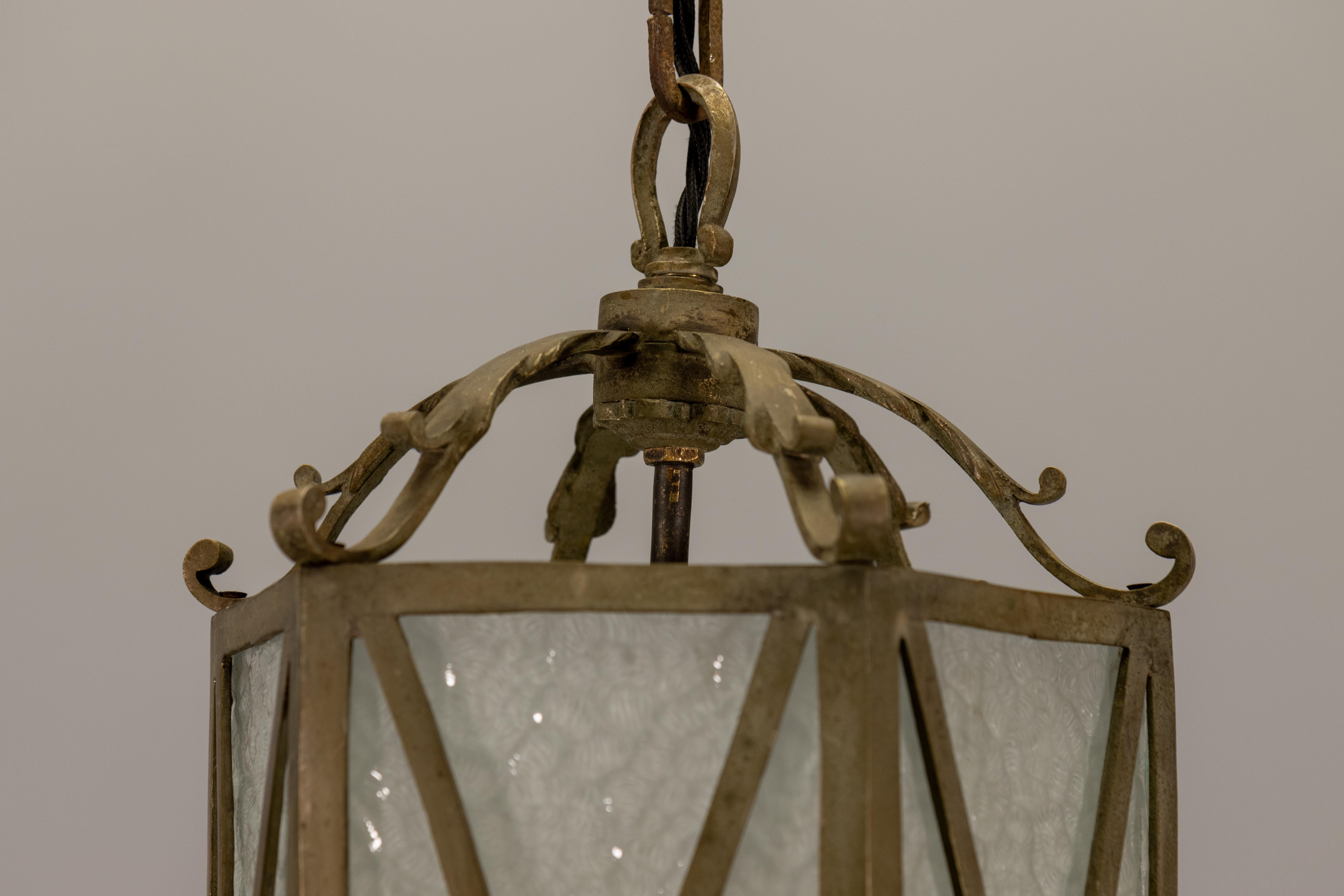 Lanterne hexagonale française en bronze et verre texturé dépoli, années 1920 en vente 10