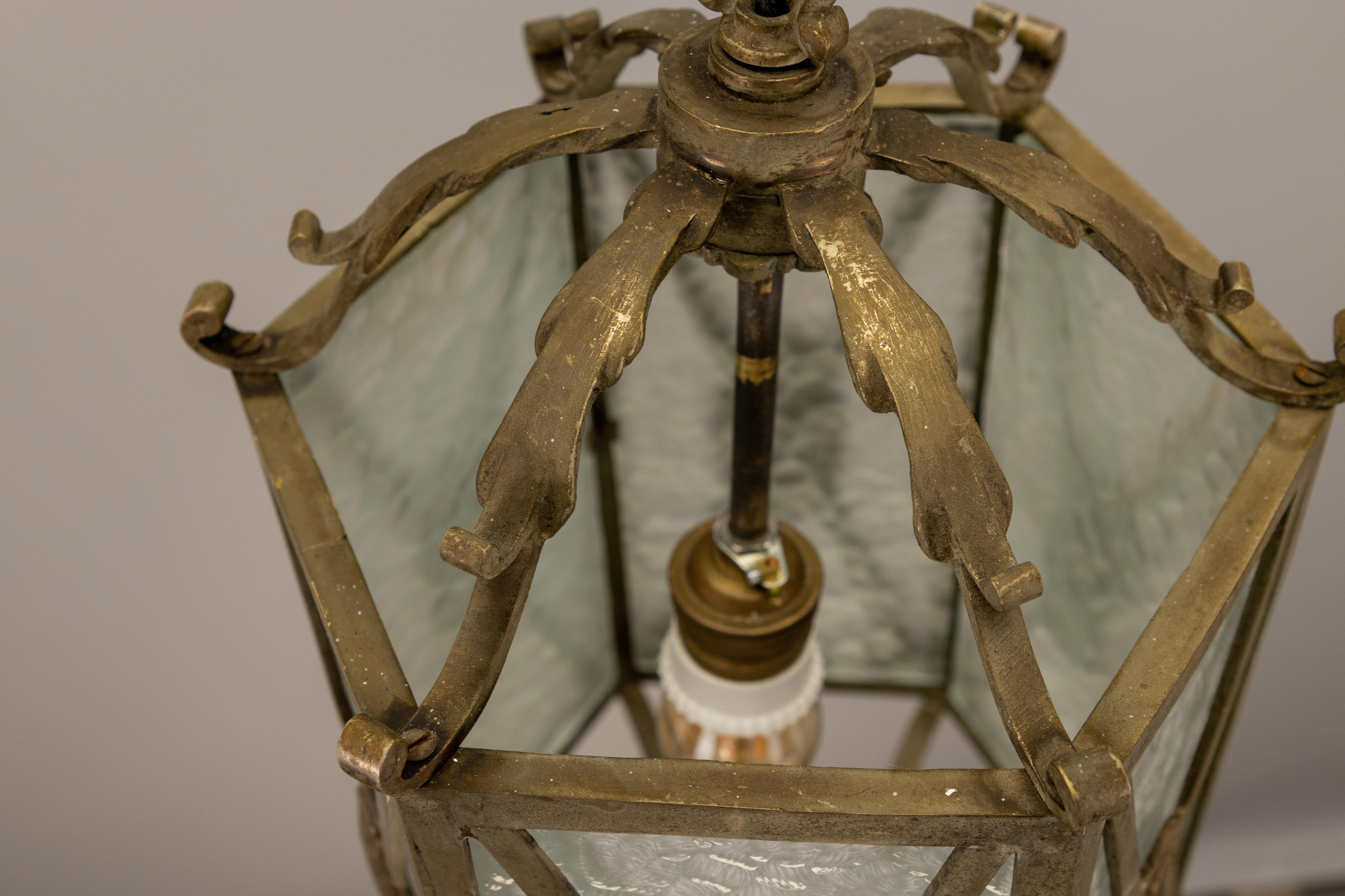 Lanterne hexagonale française en bronze et verre texturé dépoli, années 1920 en vente 11