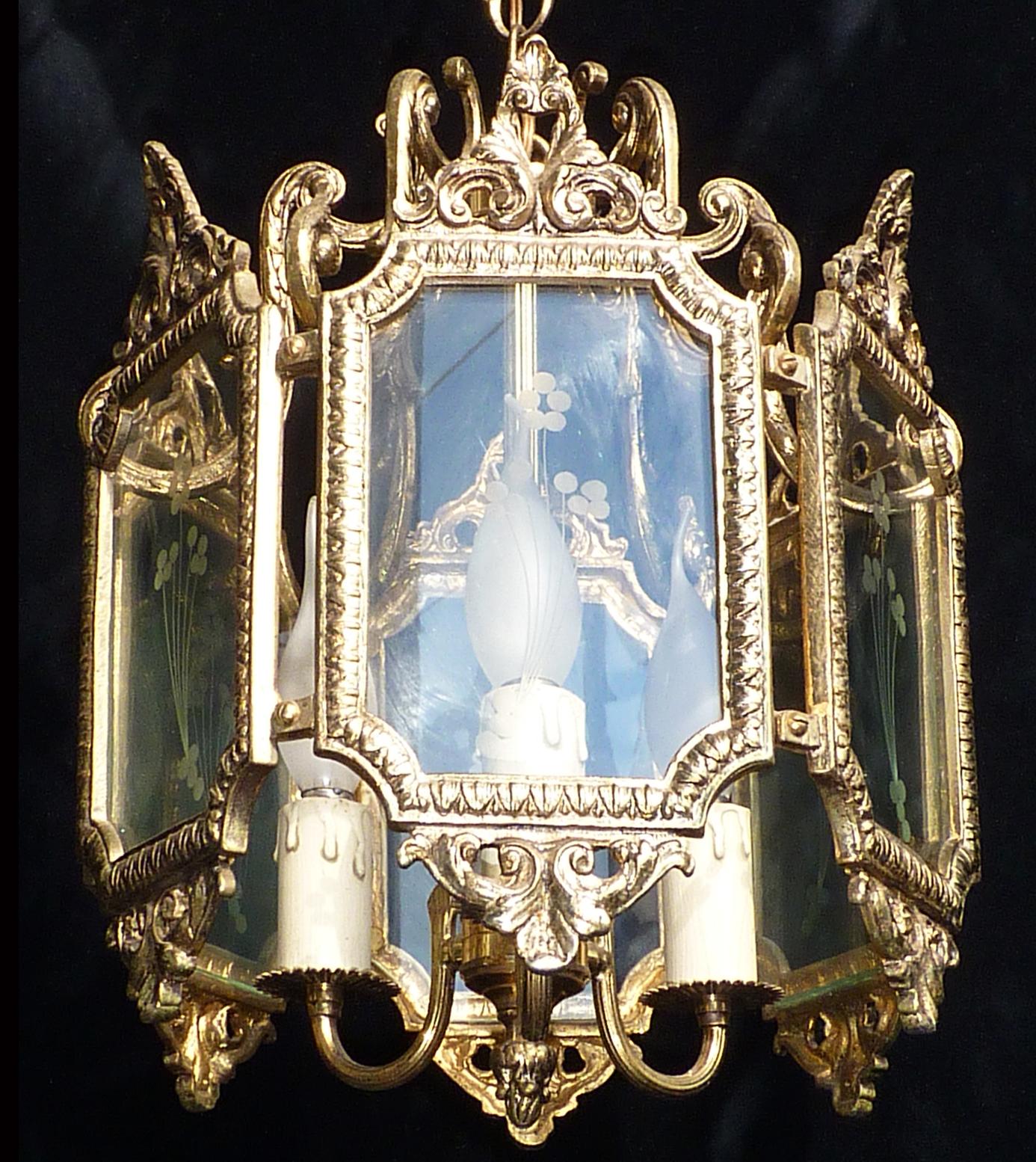 Französisches Sechseck Empire Vergoldete Bronze & Geätztes Glas 3-Licht Laterne oder Kronleuchter (Geschliffenes Glas) im Angebot