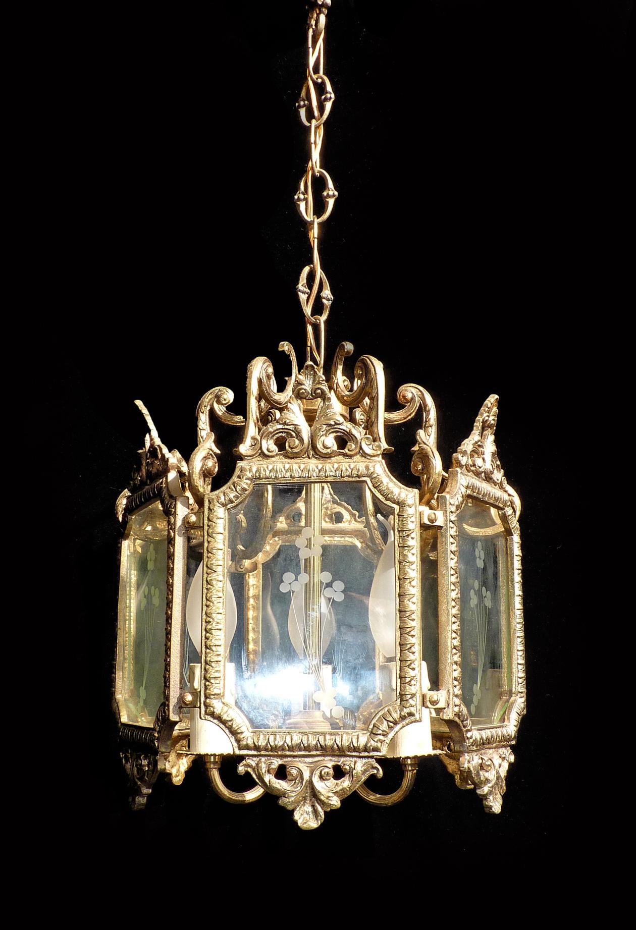 Französisches Sechseck Empire Vergoldete Bronze & Geätztes Glas 3-Licht Laterne oder Kronleuchter im Angebot 2