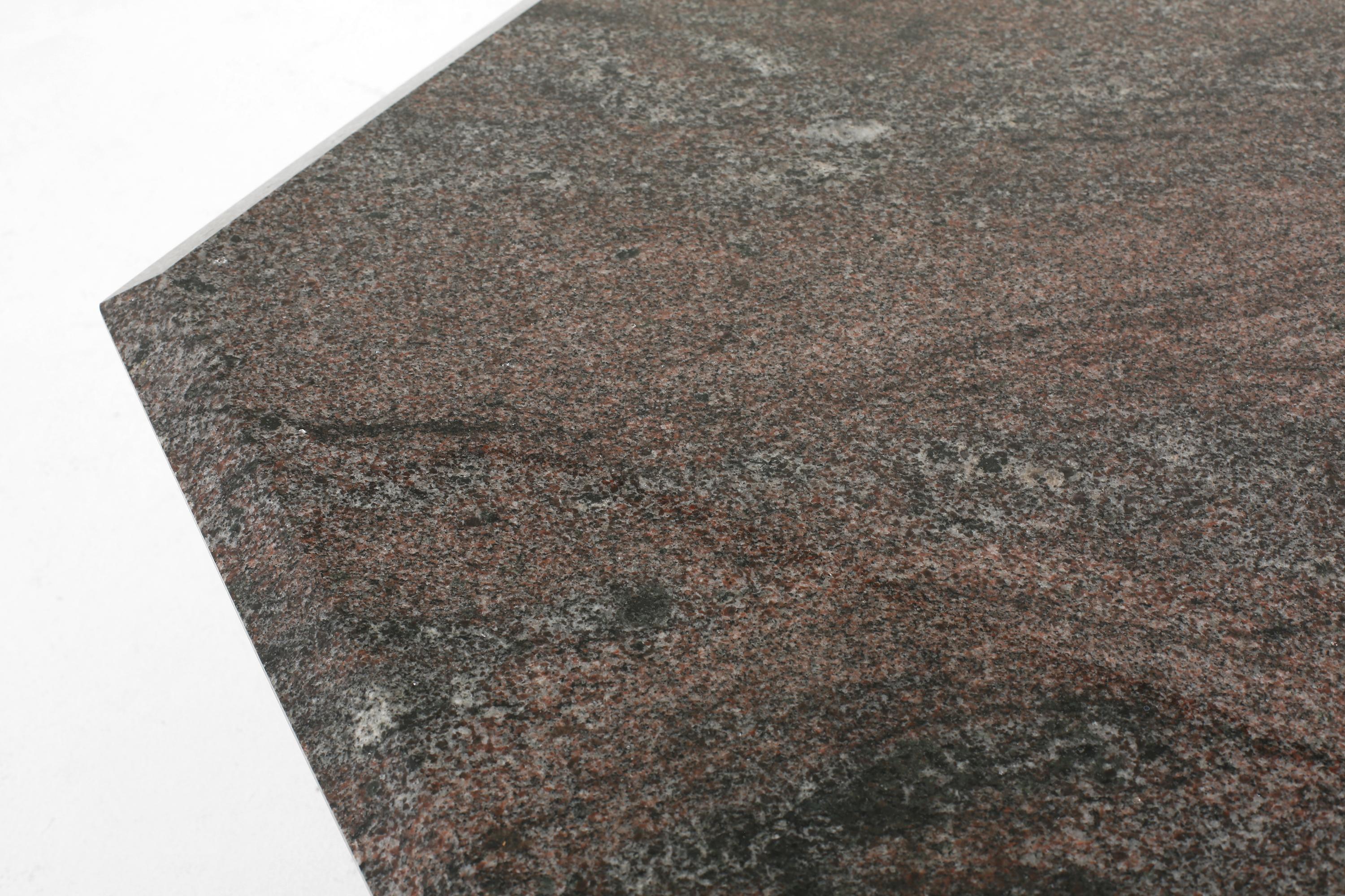 Französische sechseckige Beistelltische aus Stein ca. 1970er Jahre Marmor Granit im Angebot 2