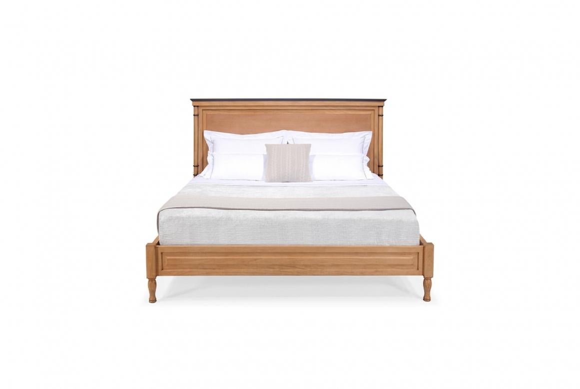 A stunning French Hidalgo bed frame, 20th century.

Hidalgo is a classic wooden bed, entirely handmade and carved by hand in our workshop in Europe. It is shown in French cherrywood with a sand cherry finish and details in antique granite.
