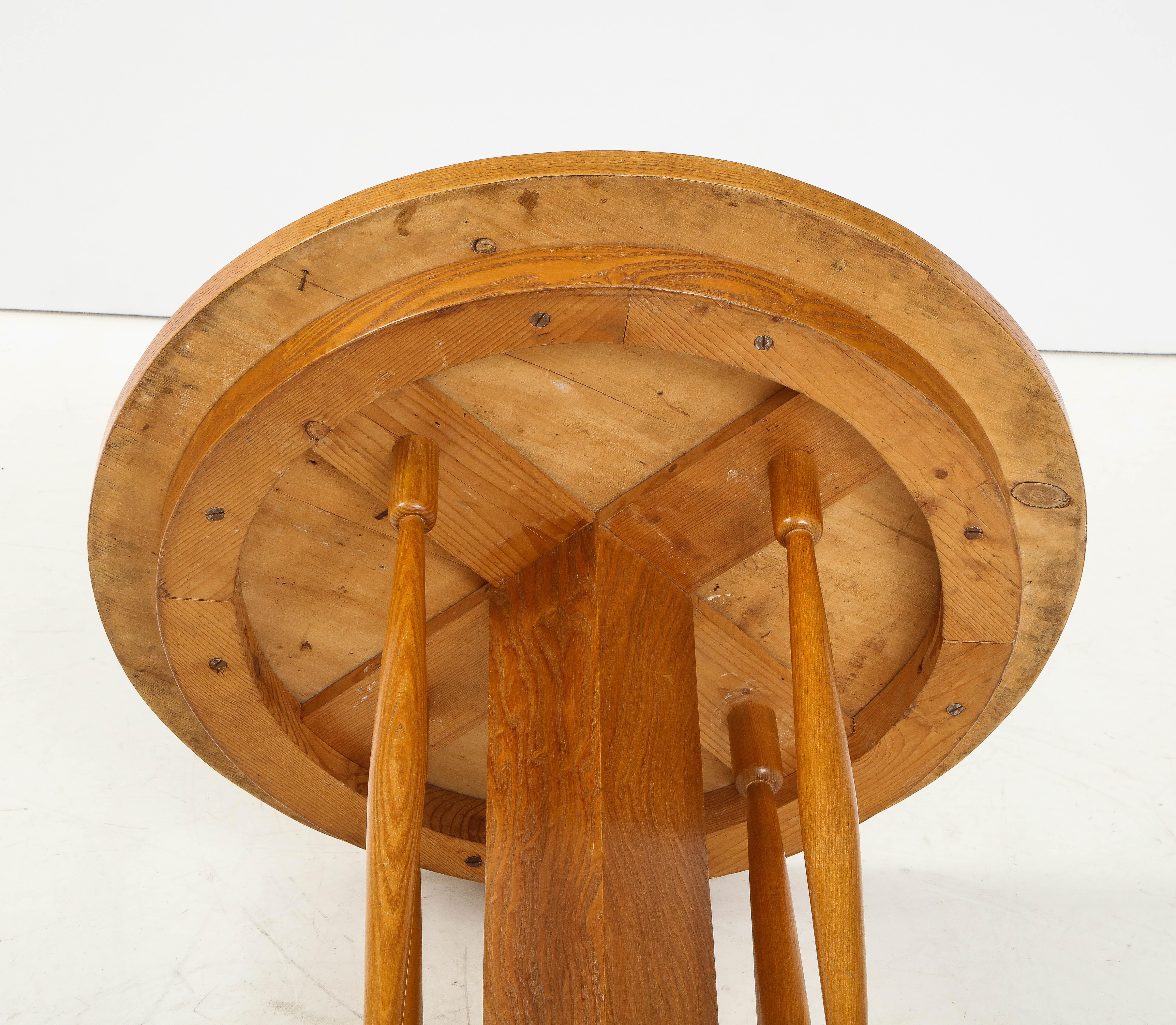 French Highly Figured Oak Pedestal Table, circa 1920s 8