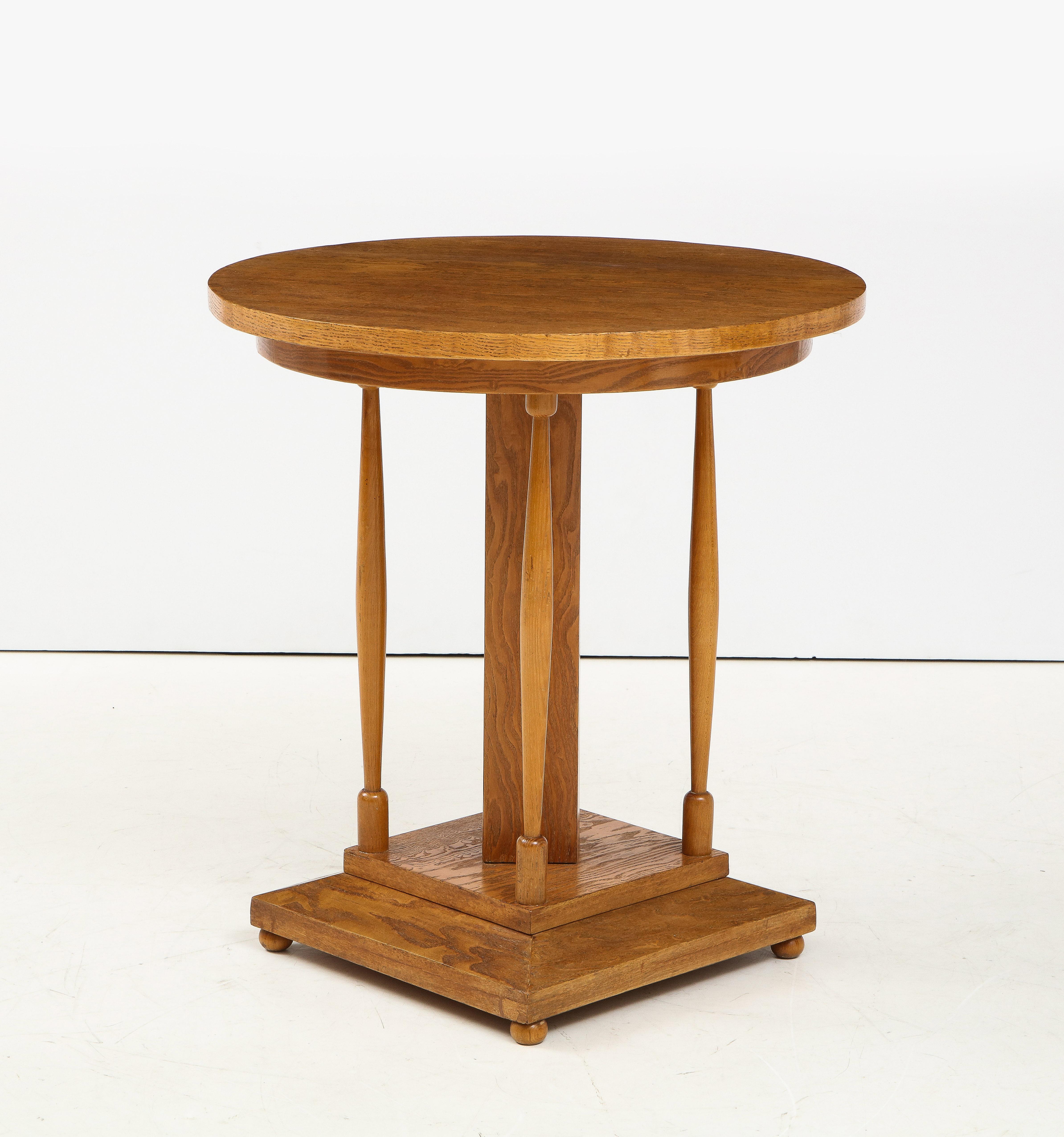 French Highly Figured Oak Pedestal Table, circa 1920s In Good Condition In New York, NY
