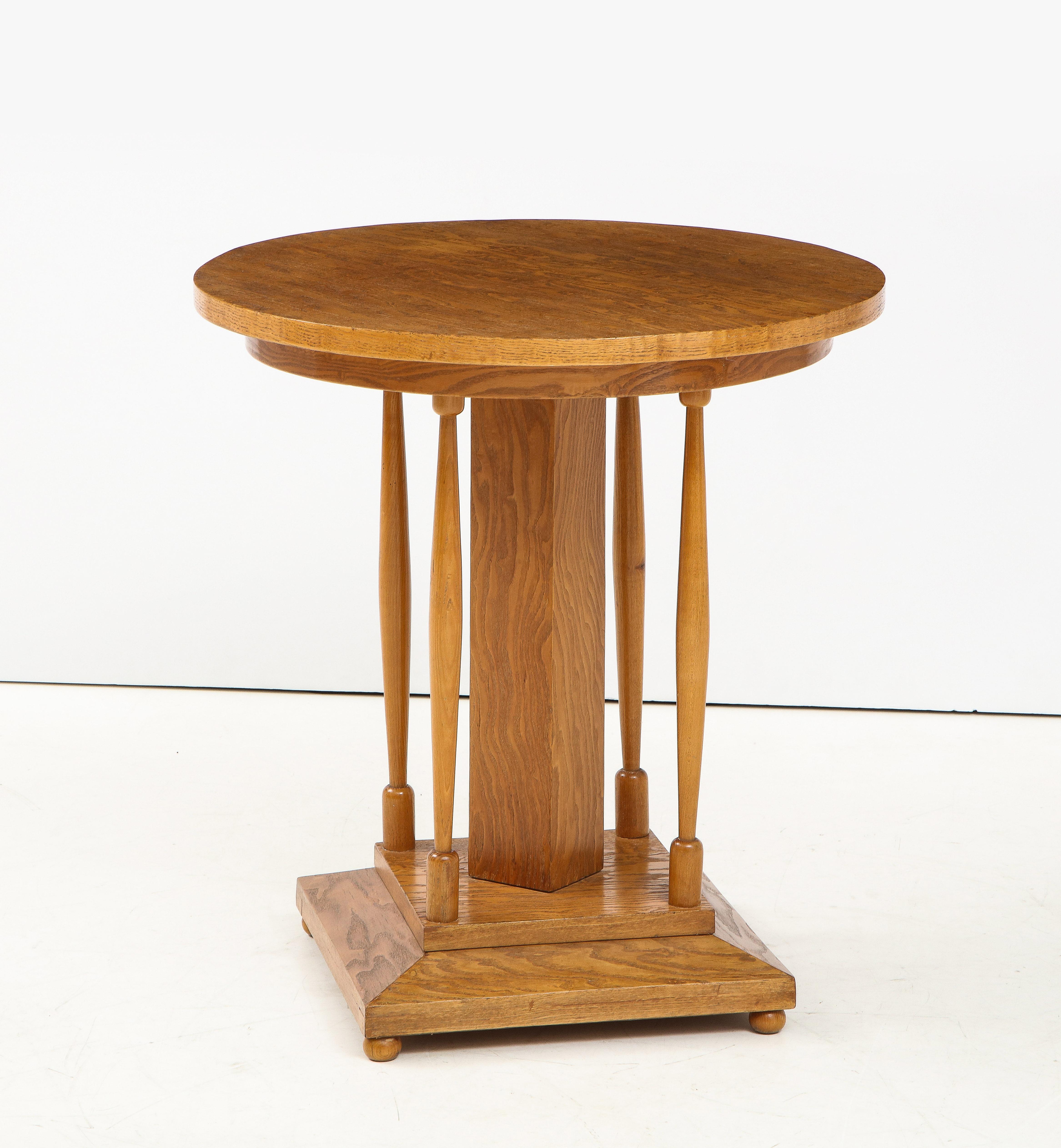 Early 20th Century French Highly Figured Oak Pedestal Table, circa 1920s