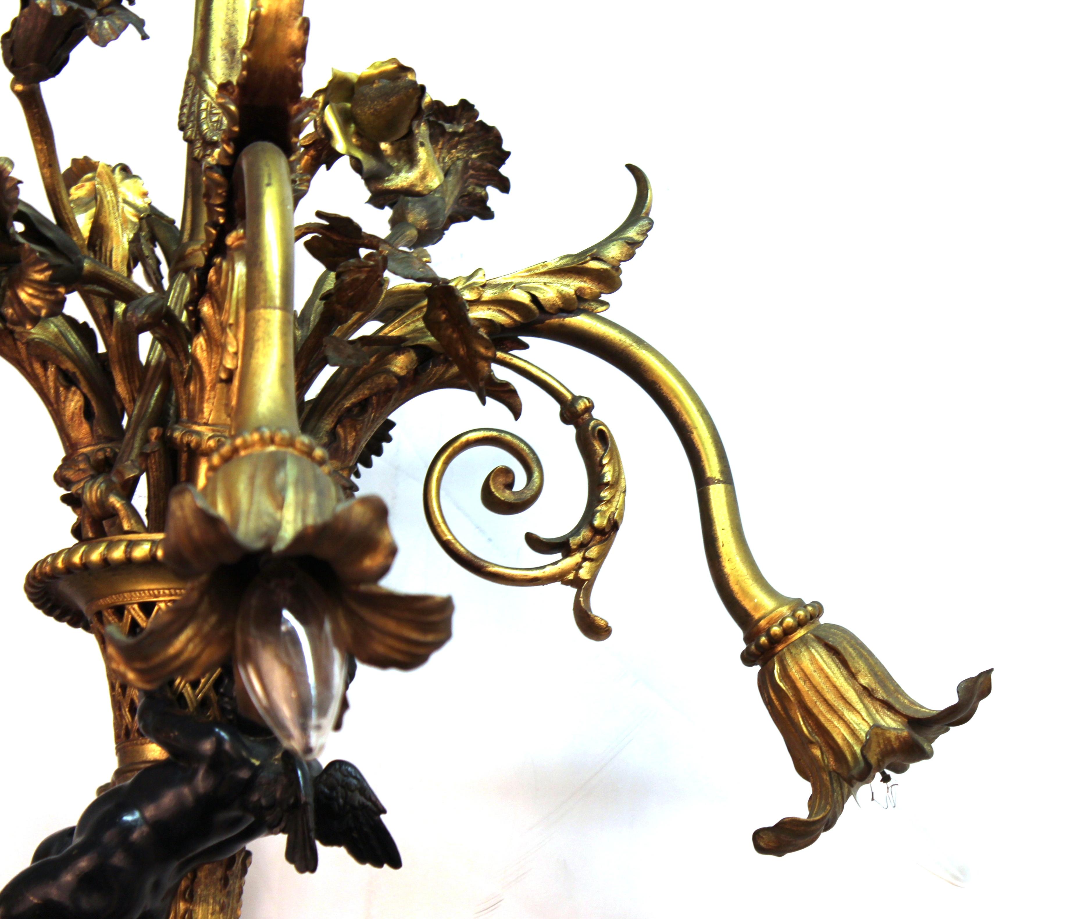 French Historicist Bronze Chandelier with Eagle and Putti In Good Condition In New York, NY
