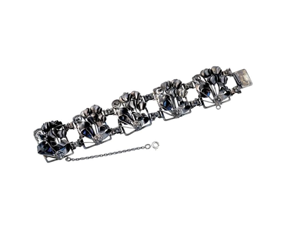 A French Hobe Sterling Silver bracelet. the bracelet is made in a link design and adorned with a relief floral motif. Marked with a Hobe mark, a Sterling Silver hallmark, and Design Patended mark. Hobe et Cie was founded in Paris in 1887 by Jacques
