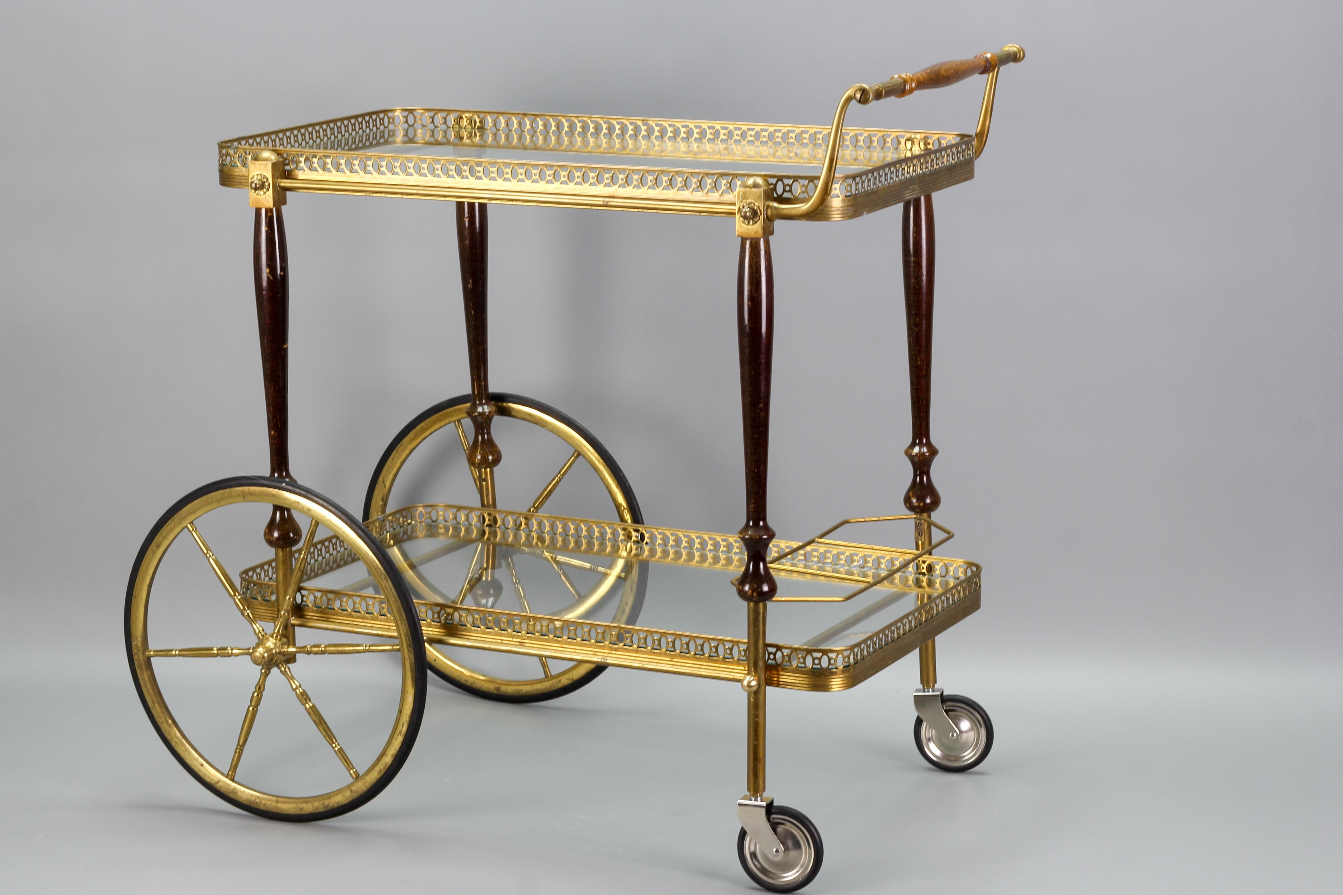 French Hollywood Regency Brass and Glass Bar Cart Drinks Trolley In Good Condition In Barntrup, DE