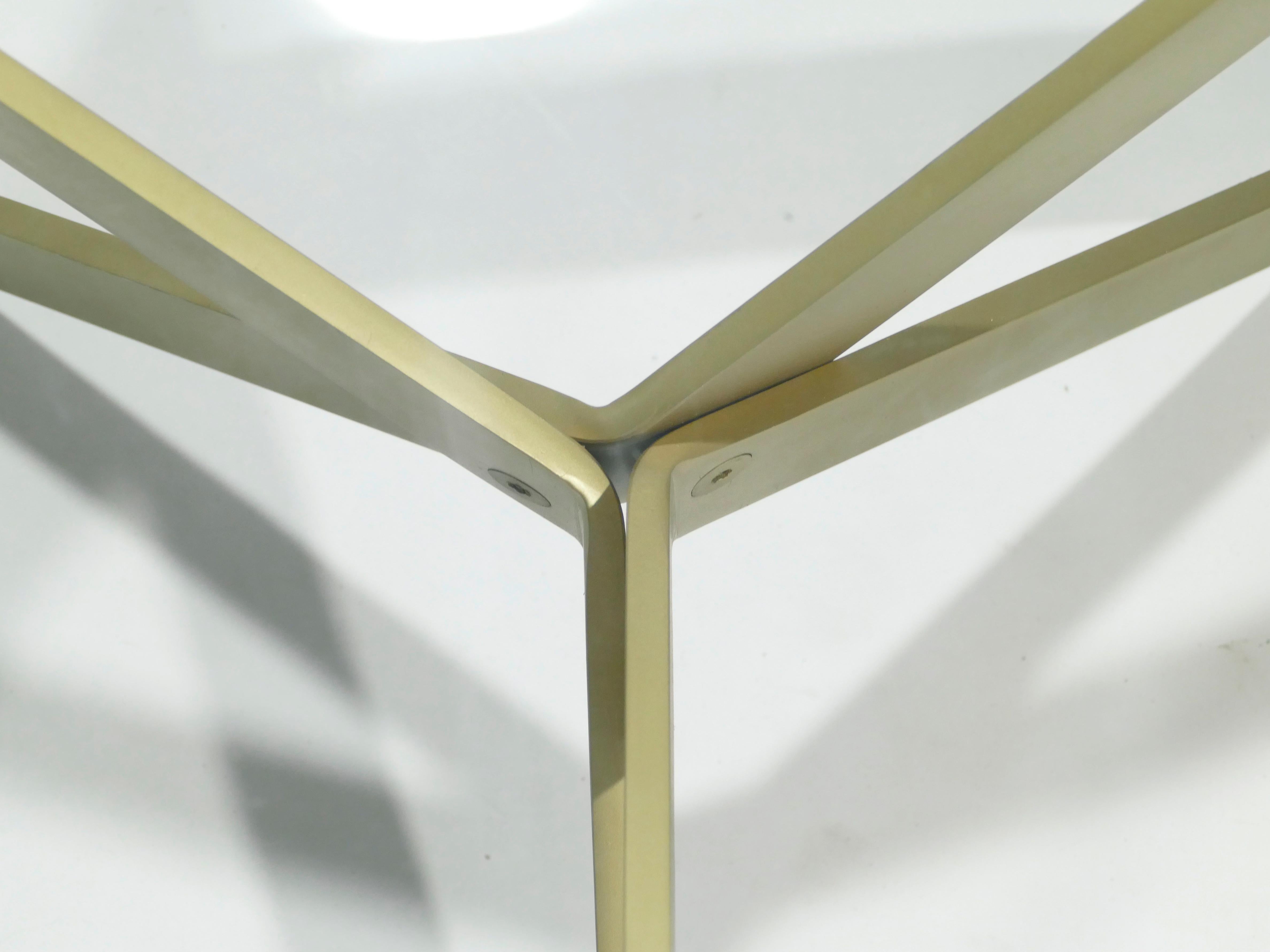 Table basse à plateau en verre en laiton de style Hollywood Regency:: 1970 3