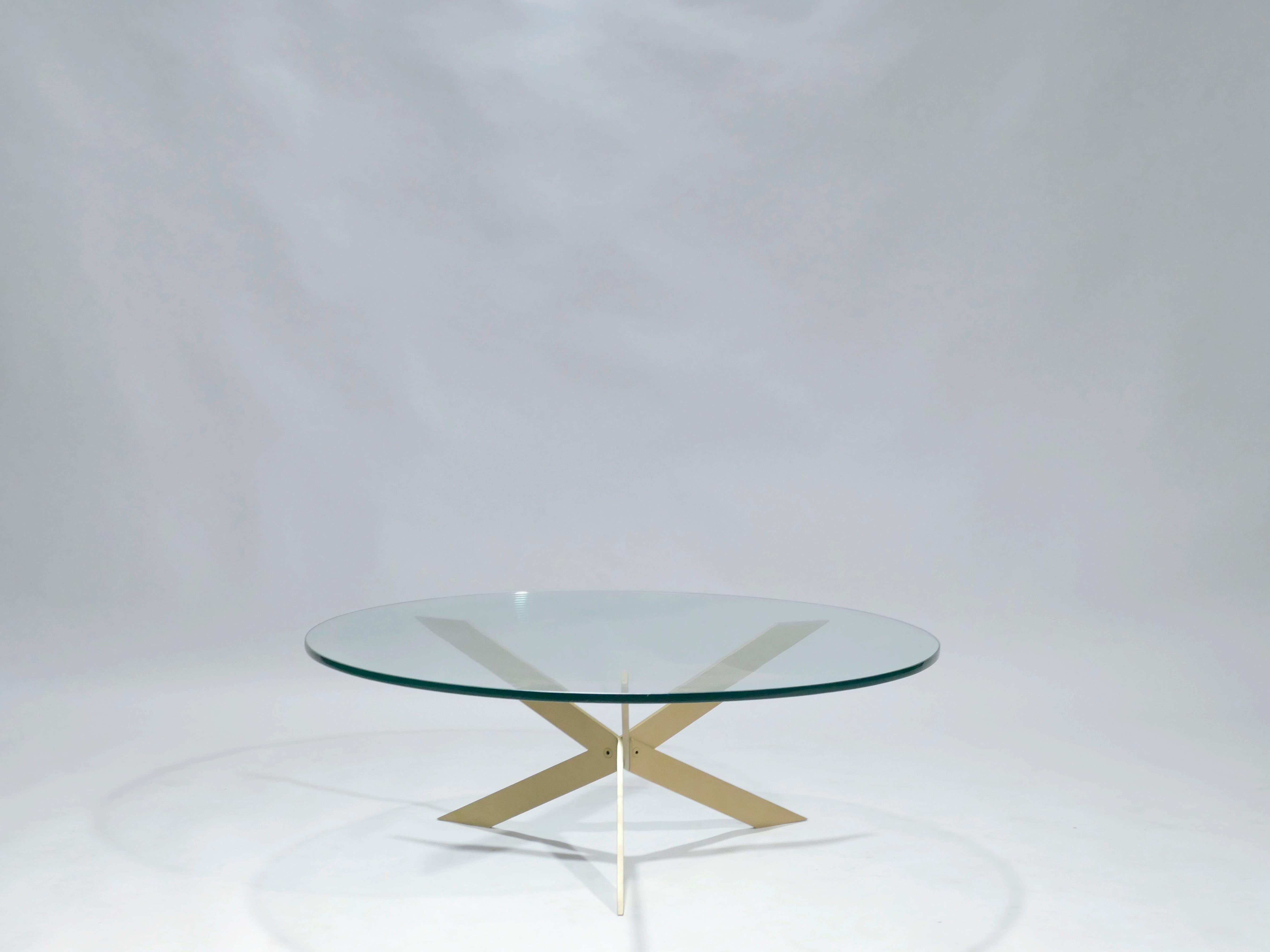 Mid-Century Modern Table basse à plateau en verre en laiton de style Hollywood Regency:: 1970