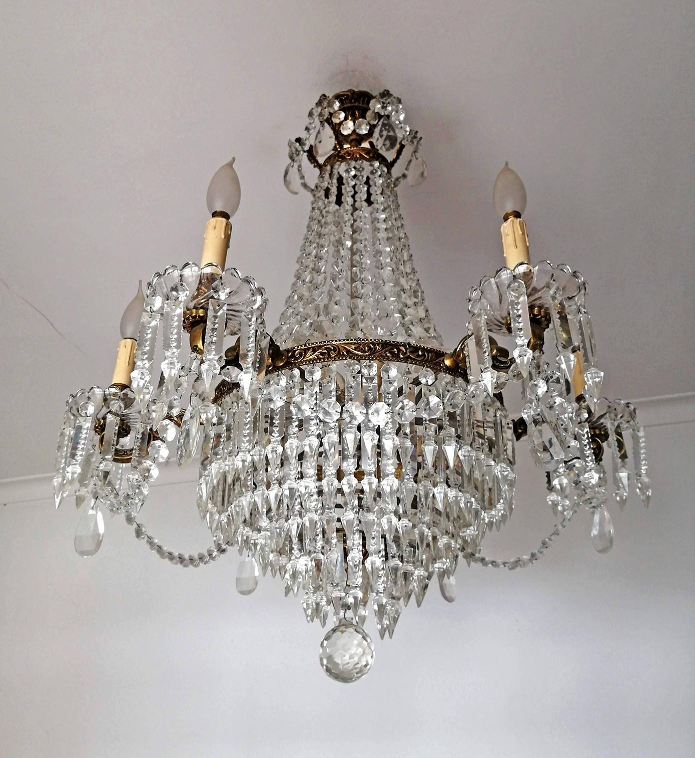 Impressive 12-light French Empire with gilt chiseled bronze frame and pure crystal garlands chandelier.
Measures:
Diameter 27.5 in/ 70 cm
Height 35.4 in/ 90 cm
Weight: 55 lb/ 25 Kg
12-light bulbs E14, good working condition
Assembly required. Bulbs