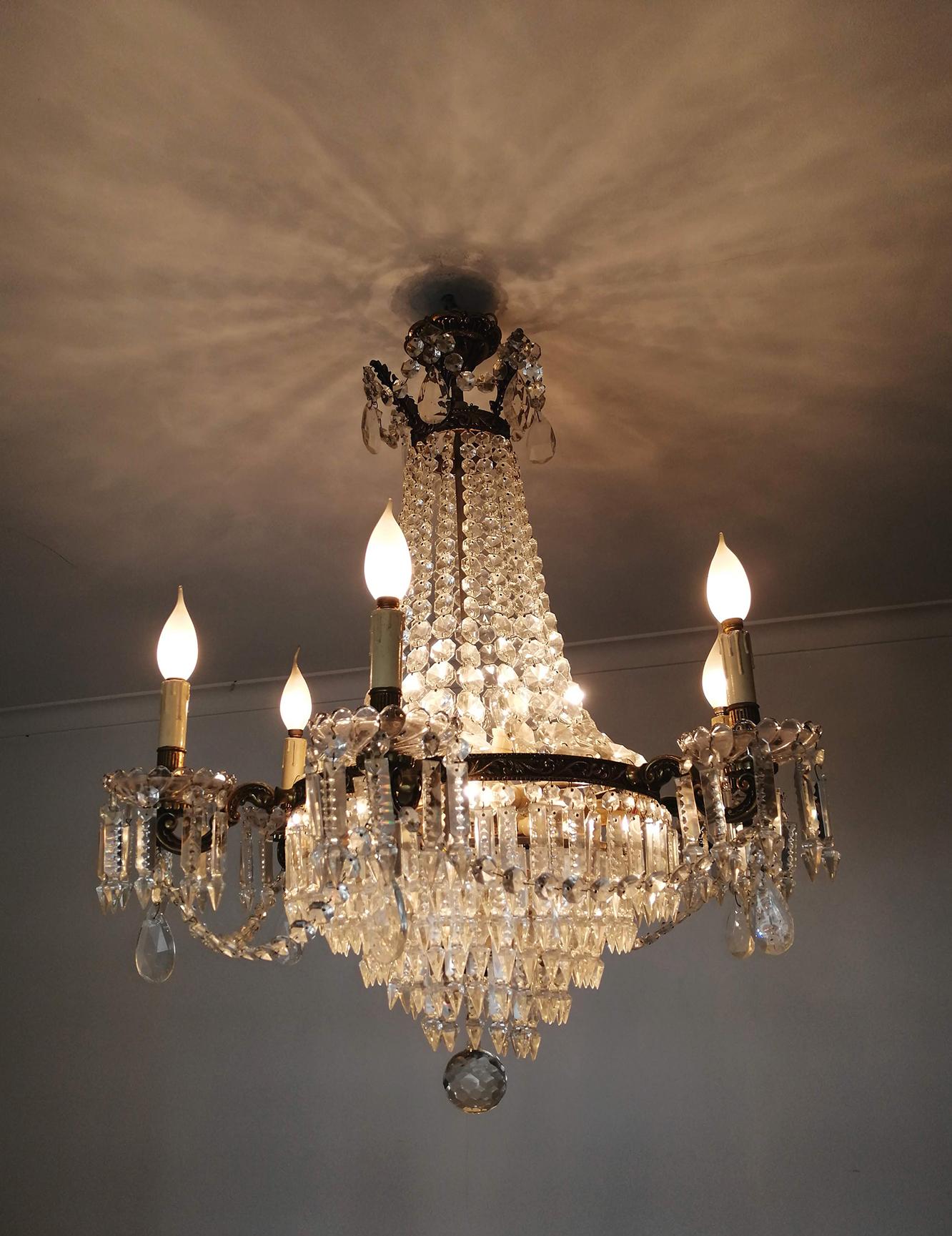 French Hollywood Regency Empire Gilt Bronze Crystal Garlands 12-Light Chandelier For Sale 2