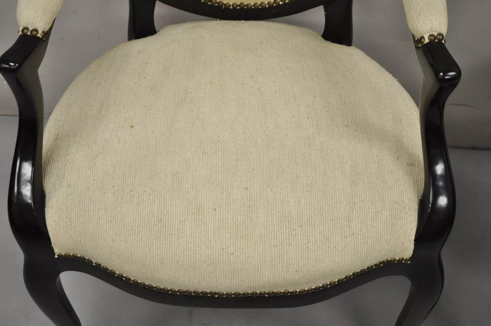 Tessuto Poltrone francesi Hollywood Regency stile Luigi XV in mogano con schienale ovale - una coppia in vendita