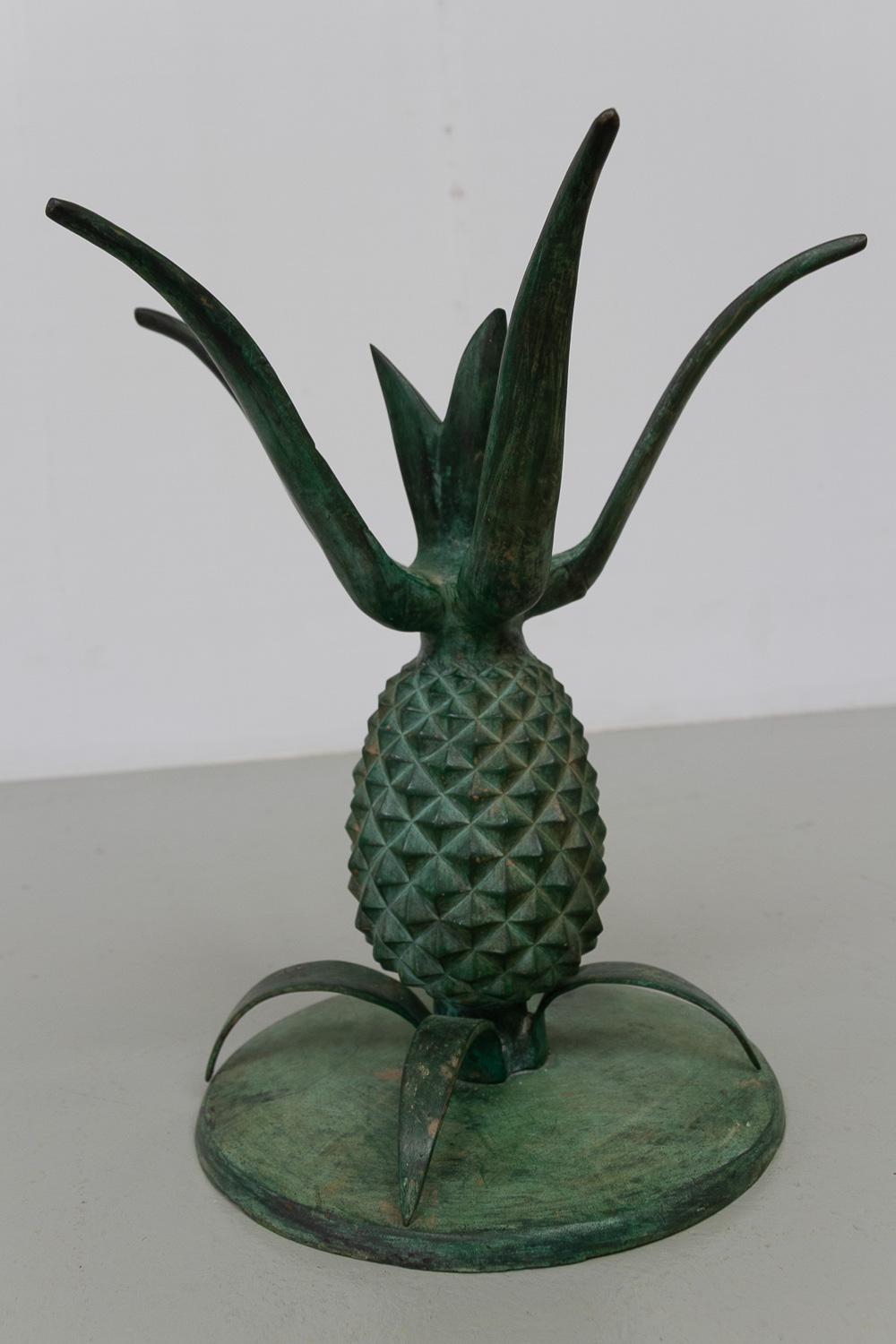 Tavolino ananas francese Hollywood Regency in ottone e vetro. 1970s. in vendita 9