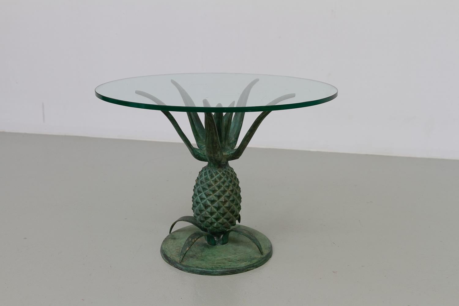 Francese Tavolino ananas francese Hollywood Regency in ottone e vetro. 1970s. in vendita