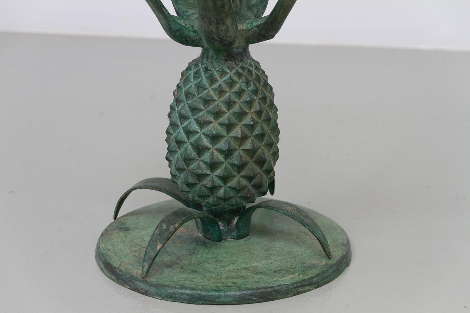 Tavolino ananas francese Hollywood Regency in ottone e vetro. 1970s. in vendita 1