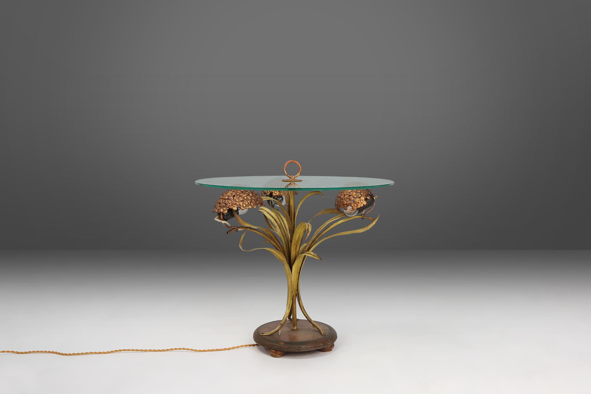 French Hollywood Regency style coffee table with lightning in brass flowers For Sale 4