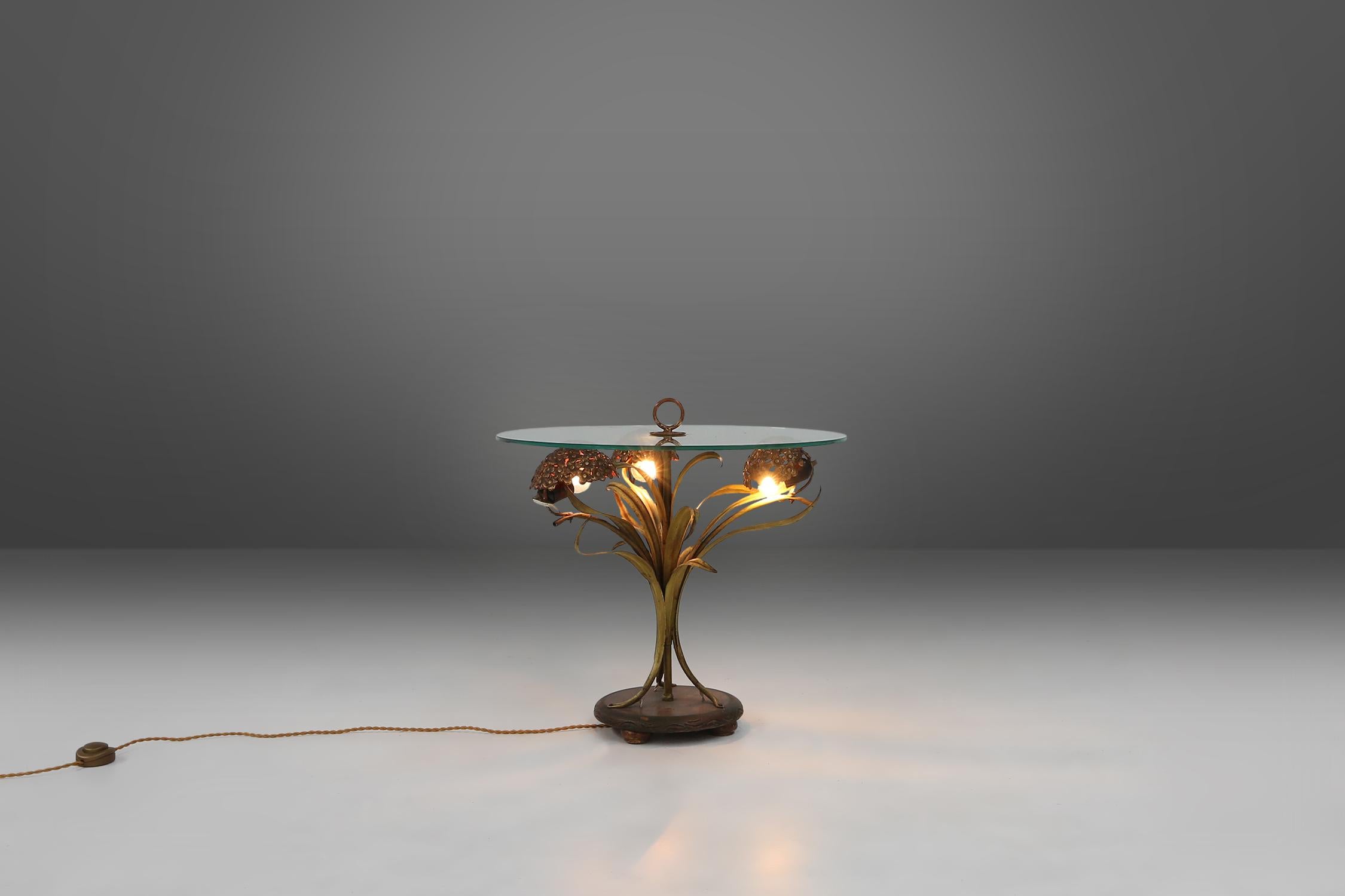 Mid-Century Modern French Hollywood Regency style coffee table with lightning in brass flowers For Sale