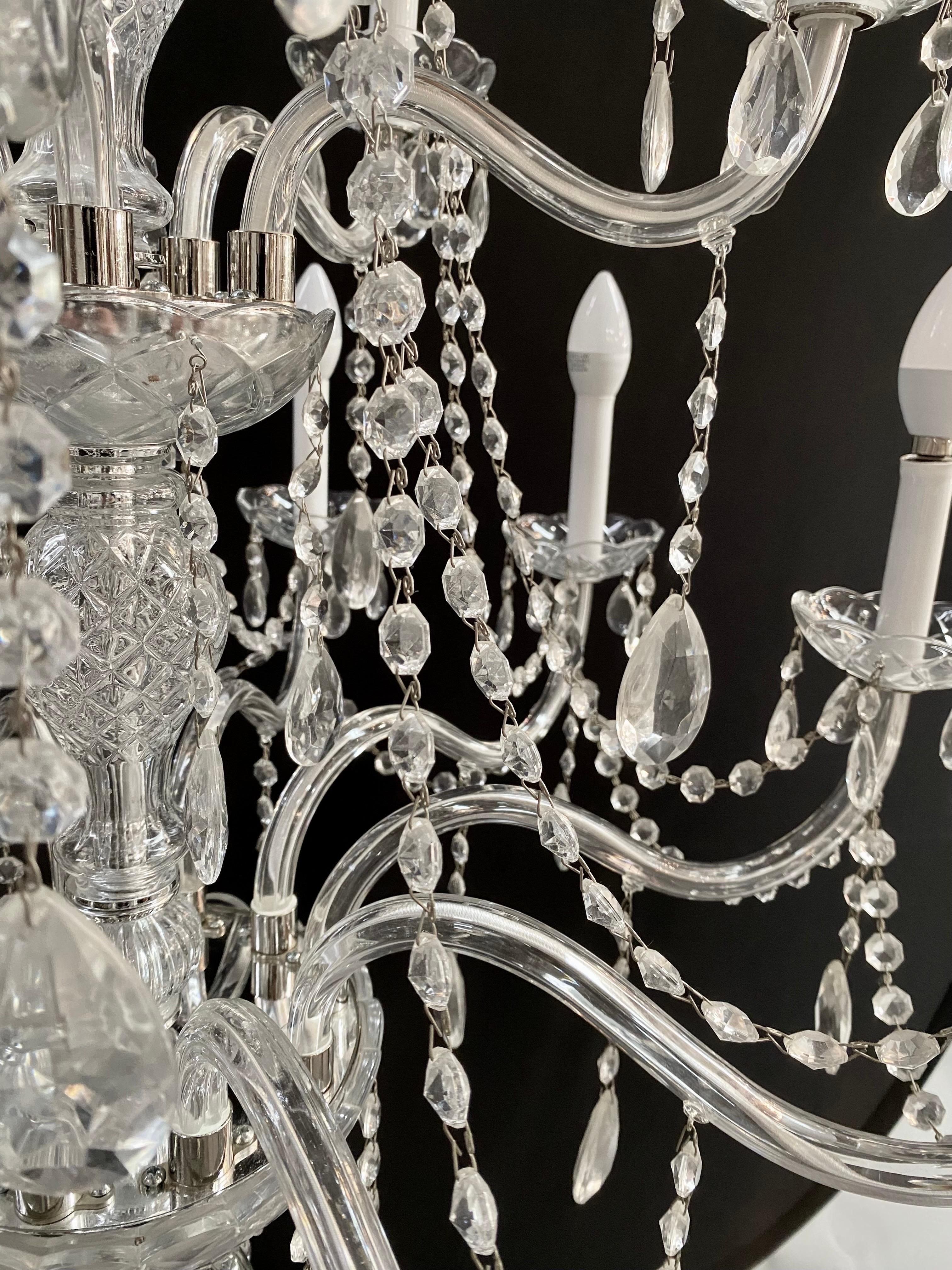 Lampadario di cristallo in stile Hollywood Regency francese, 15 bracci in vendita 11
