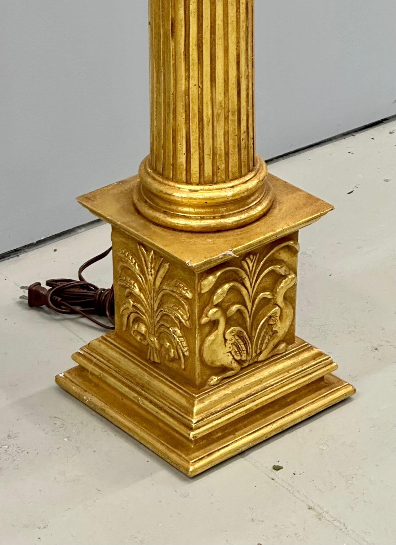 Grand lampadaire français de style Hollywood Regency en bois doré sculpté à la main en vente 1