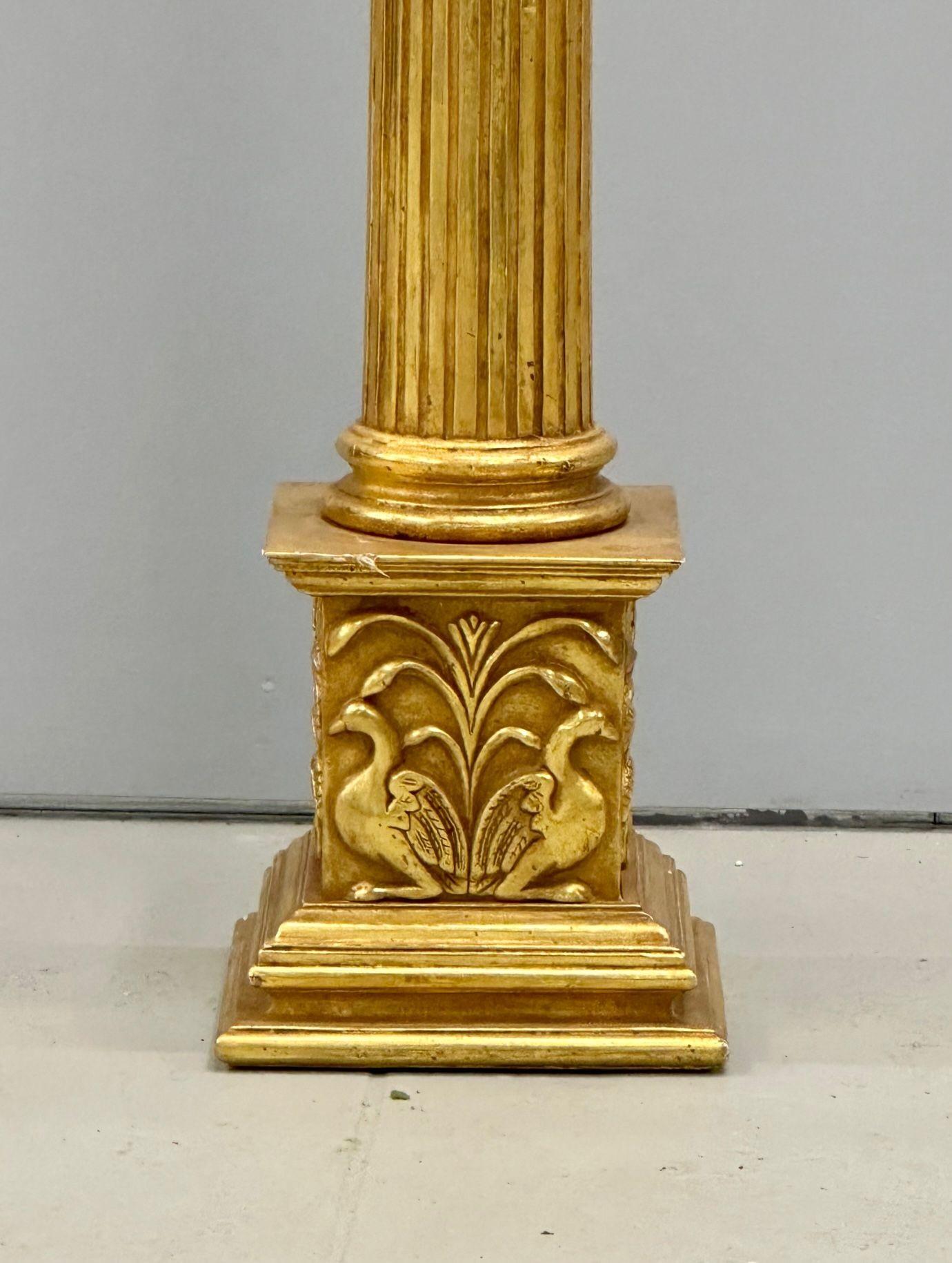 Grand lampadaire français de style Hollywood Regency en bois doré sculpté à la main en vente 2