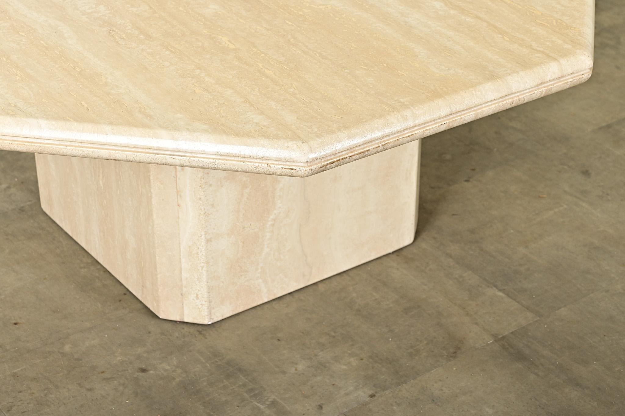 Table basse française Hollywood Regency en travertin en vente 1