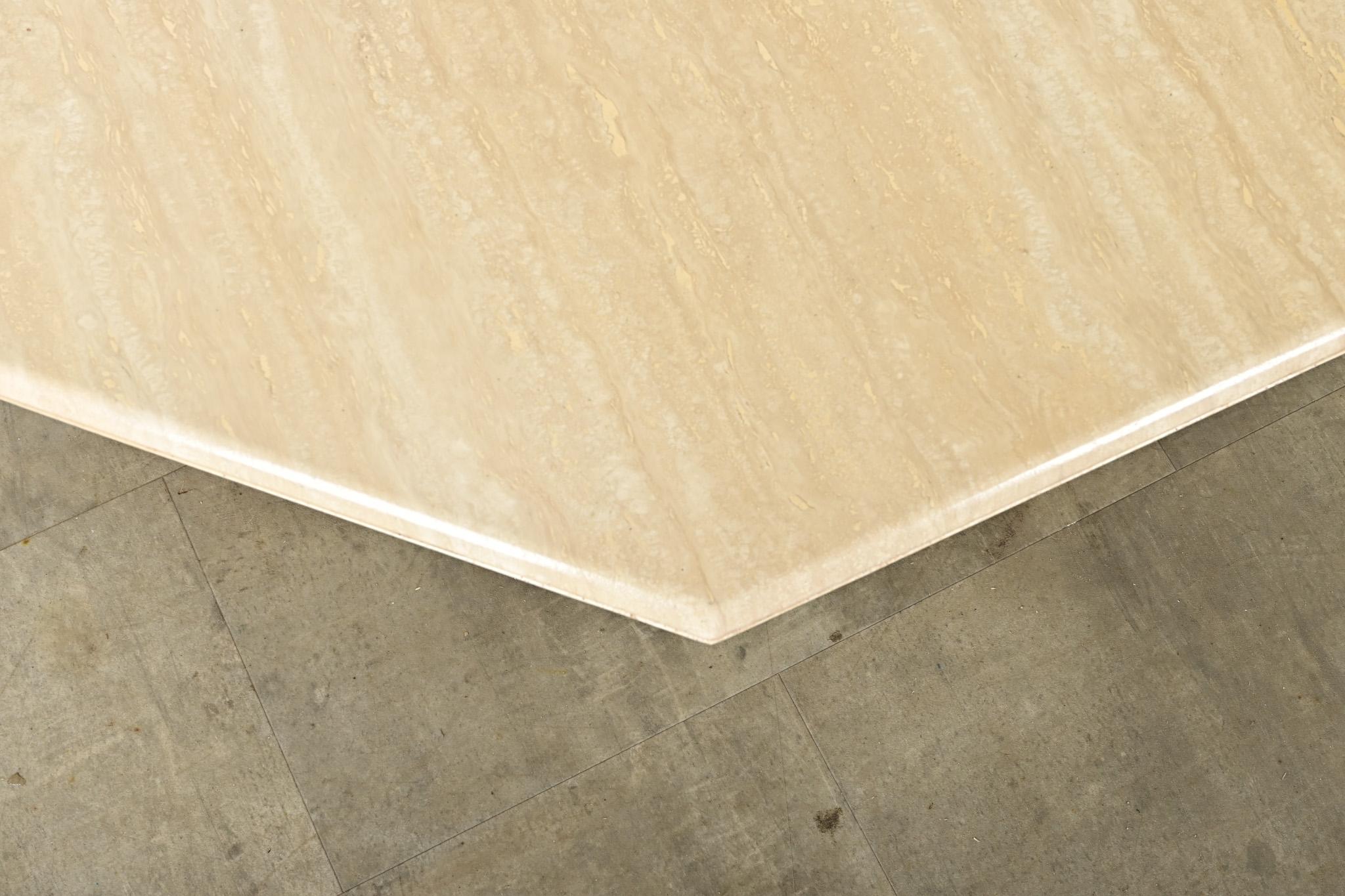Table basse française Hollywood Regency en travertin en vente 2